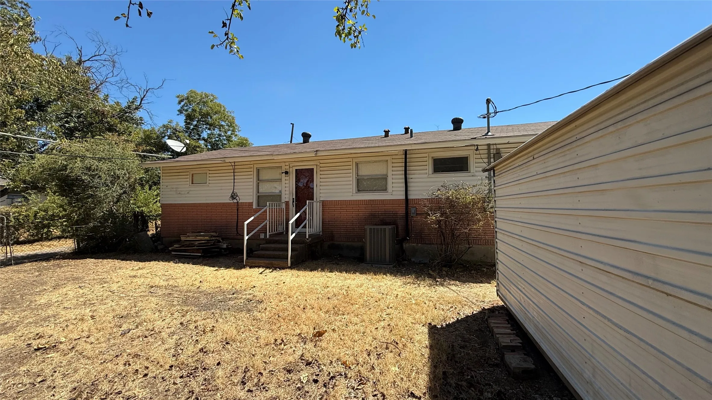 Single Family Residence For Rent in Dallas County , 12225 Schroeder Road, Dallas, Texas 75243, 3 Bedroom, 1 Bathroom, Garage spaces, 1,174 Sqft, built in 1955, mls#21379478, Real Estate Agent in Dallas, Homes For Rent in Dallas county, Homes For Rent in Dallas, Realtor in Dallas Texas, Real Estate Brokerage Independent Realty Texas, Luminita Cordes Realtor