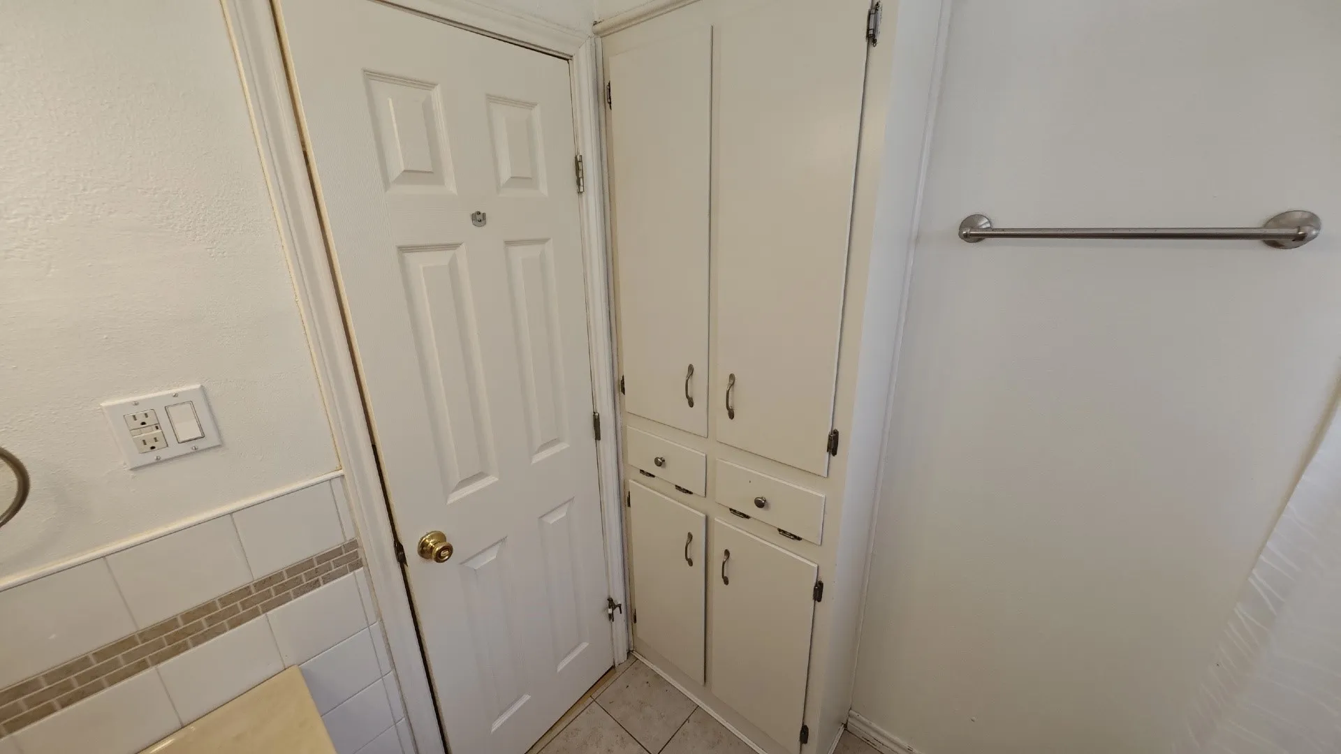 Single Family Residence For Rent in Dallas County , 12225 Schroeder Road, Dallas, Texas 75243, 3 Bedroom, 1 Bathroom, Garage spaces, 1,174 Sqft, built in 1955, mls#21379478, Real Estate Agent in Dallas, Homes For Rent in Dallas county, Homes For Rent in Dallas, Realtor in Dallas Texas, Real Estate Brokerage Independent Realty Texas, Luminita Cordes Realtor