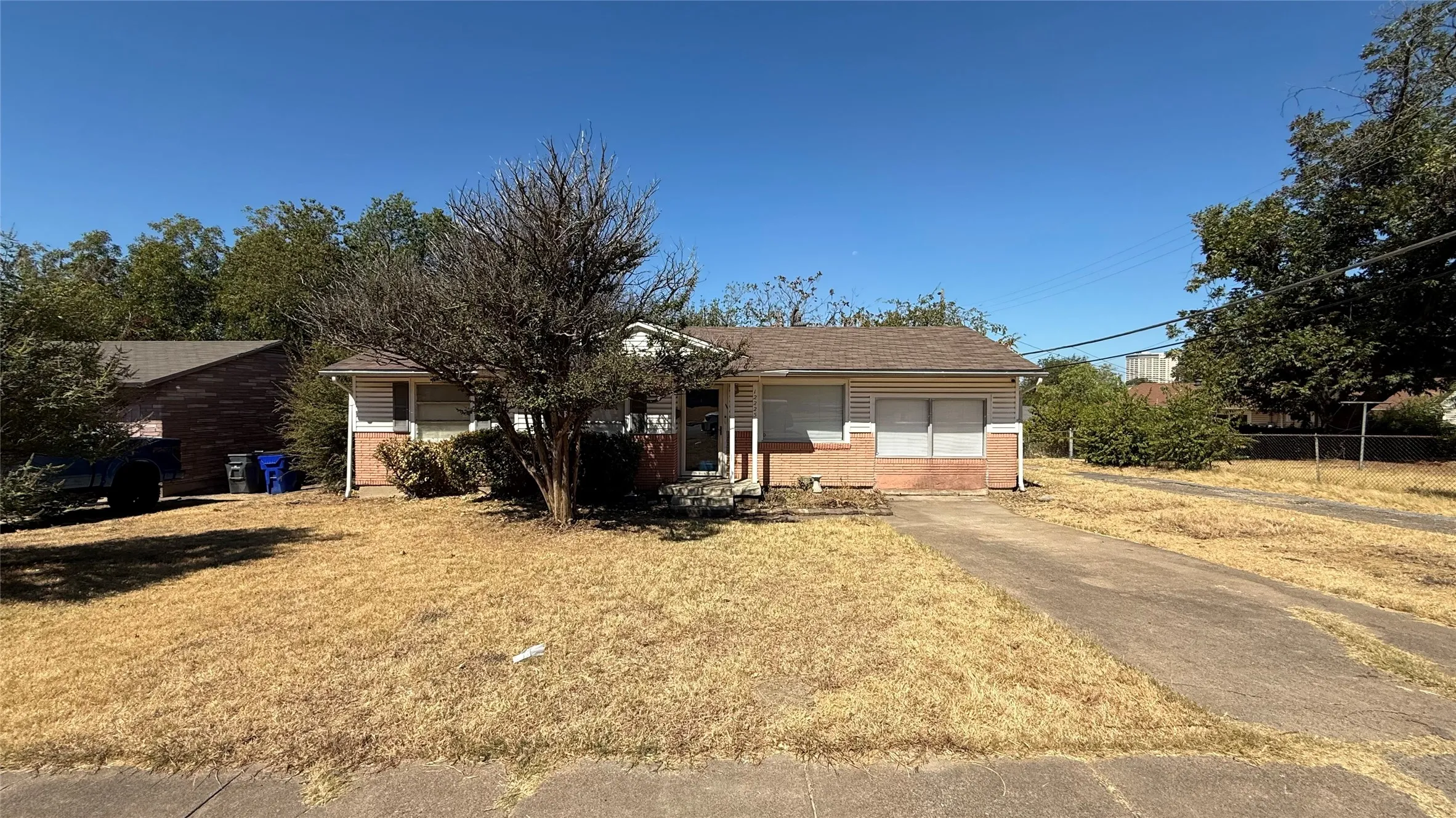 Single Family Residence For Rent in Dallas County , 12225 Schroeder Road, Dallas, Texas 75243, 3 Bedroom, 1 Bathroom, Garage spaces, 1,174 Sqft, built in 1955, mls#21379478, Real Estate Agent in Dallas, Homes For Rent in Dallas county, Homes For Rent in Dallas, Realtor in Dallas Texas, Real Estate Brokerage Independent Realty Texas, Luminita Cordes Realtor