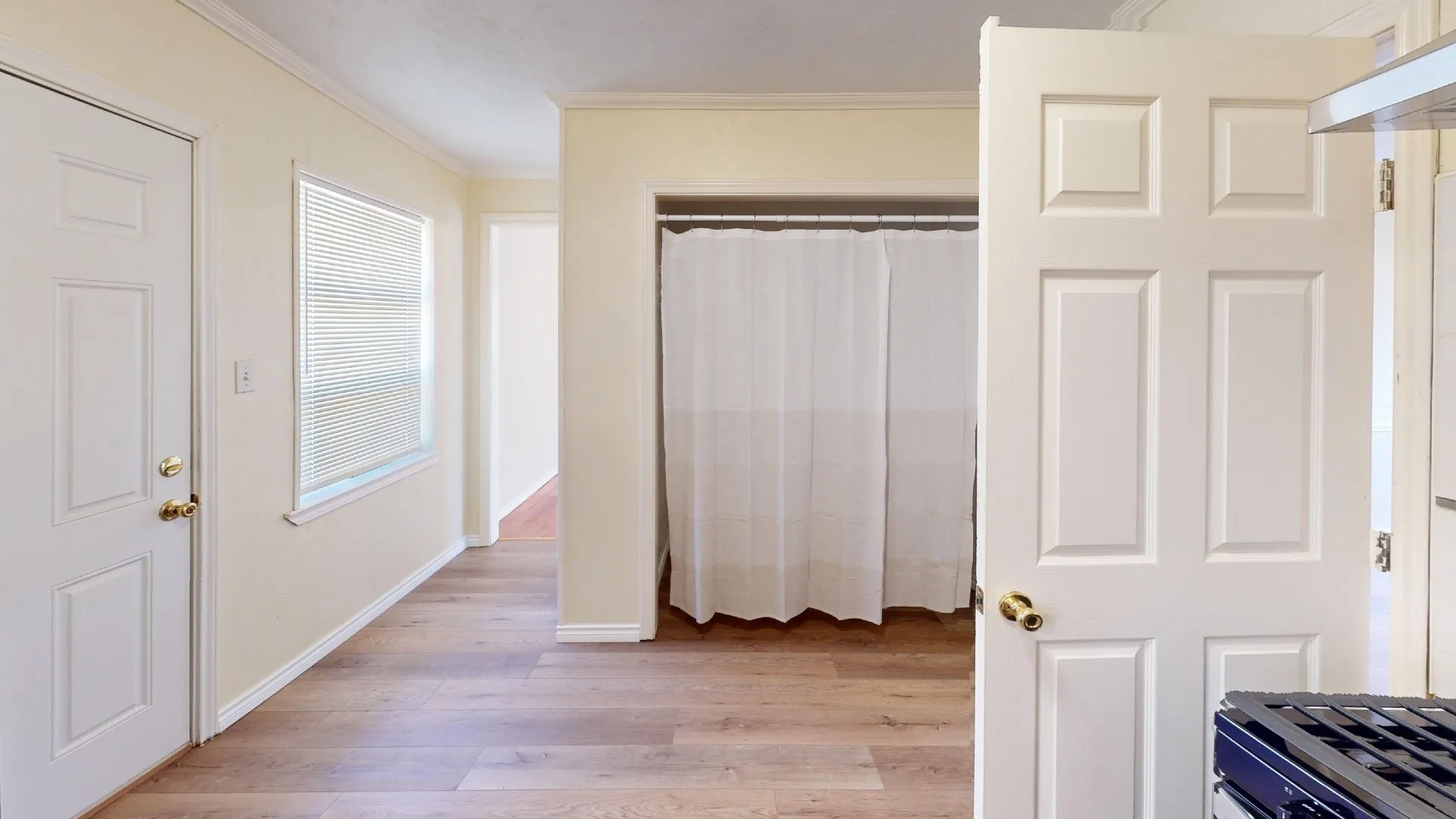 Single Family Residence For Rent in Dallas County , 12225 Schroeder Road, Dallas, Texas 75243, 3 Bedroom, 1 Bathroom, Garage spaces, 1,174 Sqft, built in 1955, mls#21379478, Real Estate Agent in Dallas, Homes For Rent in Dallas county, Homes For Rent in Dallas, Realtor in Dallas Texas, Real Estate Brokerage Independent Realty Texas, Luminita Cordes Realtor