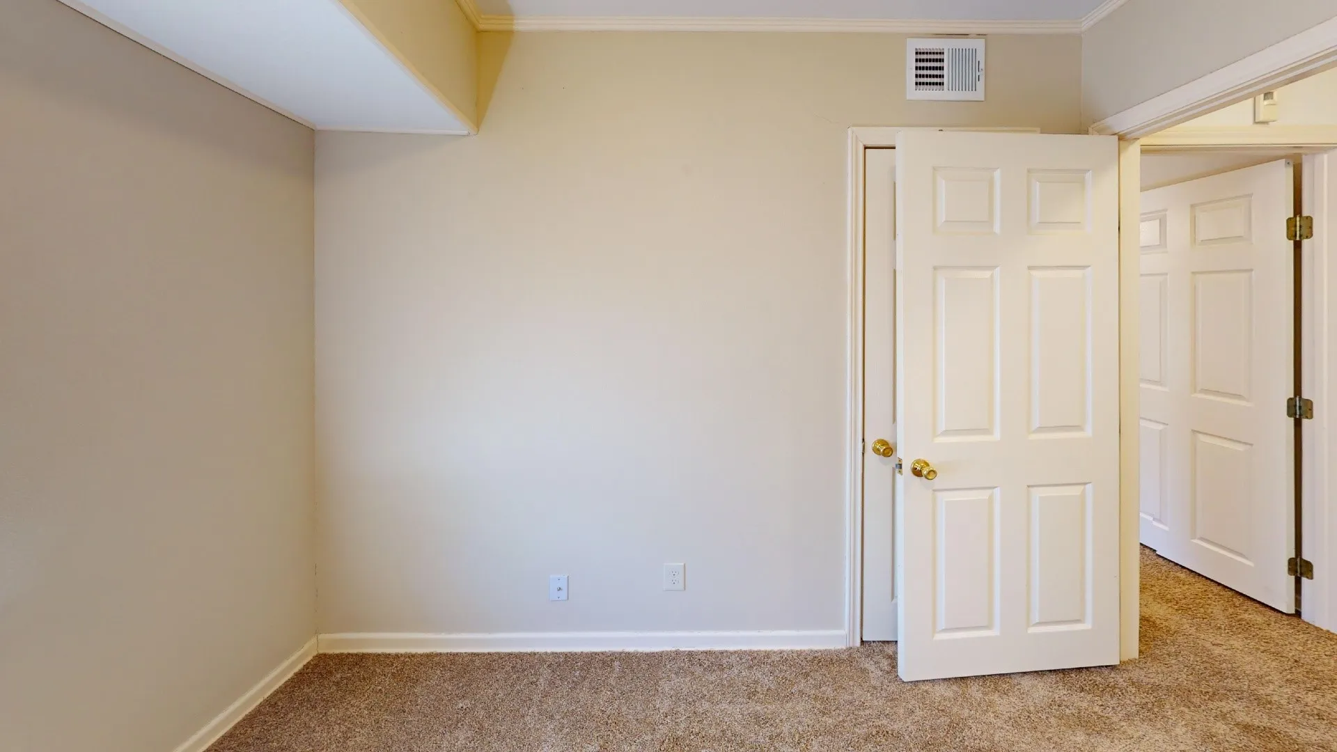 Single Family Residence For Rent in Dallas County , 12225 Schroeder Road, Dallas, Texas 75243, 3 Bedroom, 1 Bathroom, Garage spaces, 1,174 Sqft, built in 1955, mls#21379478, Real Estate Agent in Dallas, Homes For Rent in Dallas county, Homes For Rent in Dallas, Realtor in Dallas Texas, Real Estate Brokerage Independent Realty Texas, Luminita Cordes Realtor