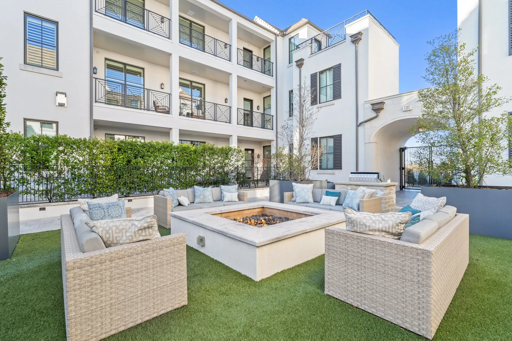 Beautiful common areas extend your living and entertaining spaces beyond the residence.