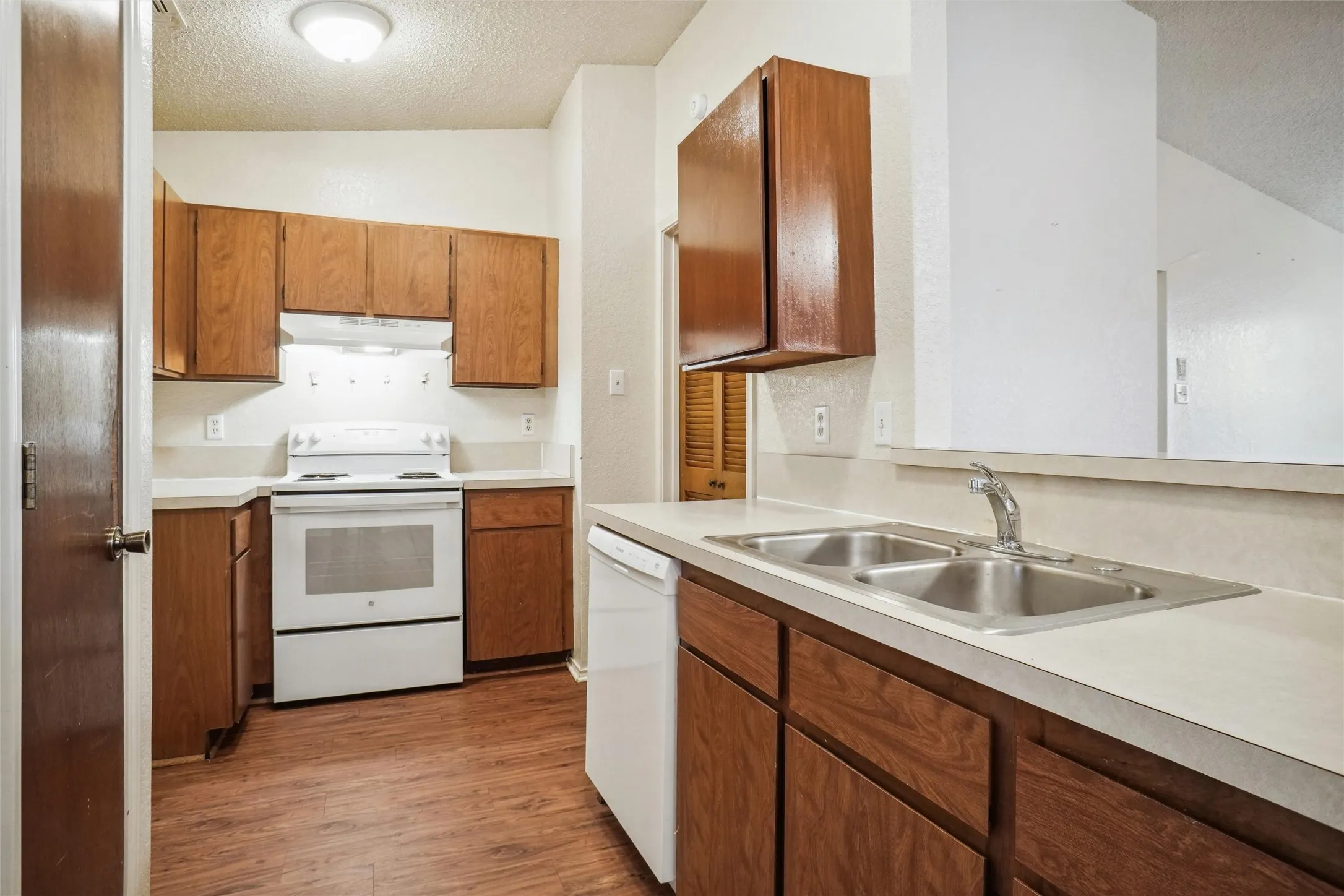 Duplex For Rent in Tarrant County , 7472 Tiffany Meadows Lane, Fort Worth, Texas 76140, 2 Bedroom, 1 Bathroom, Garage spaces, 2,175 Sqft, built in 1984, mls#21378145, Real Estate Agent in Fort Worth, Homes For Rent in Tarrant county, Homes For Rent in Fort Worth, Realtor in Fort Worth Texas, Real Estate Brokerage Independent Realty Texas, Luminita Cordes Realtor