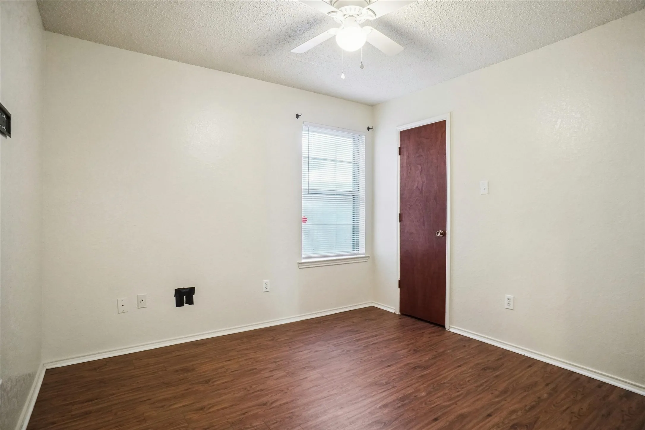 Duplex For Rent in Tarrant County , 7472 Tiffany Meadows Lane, Fort Worth, Texas 76140, 2 Bedroom, 1 Bathroom, Garage spaces, 2,175 Sqft, built in 1984, mls#21378145, Real Estate Agent in Fort Worth, Homes For Rent in Tarrant county, Homes For Rent in Fort Worth, Realtor in Fort Worth Texas, Real Estate Brokerage Independent Realty Texas, Luminita Cordes Realtor