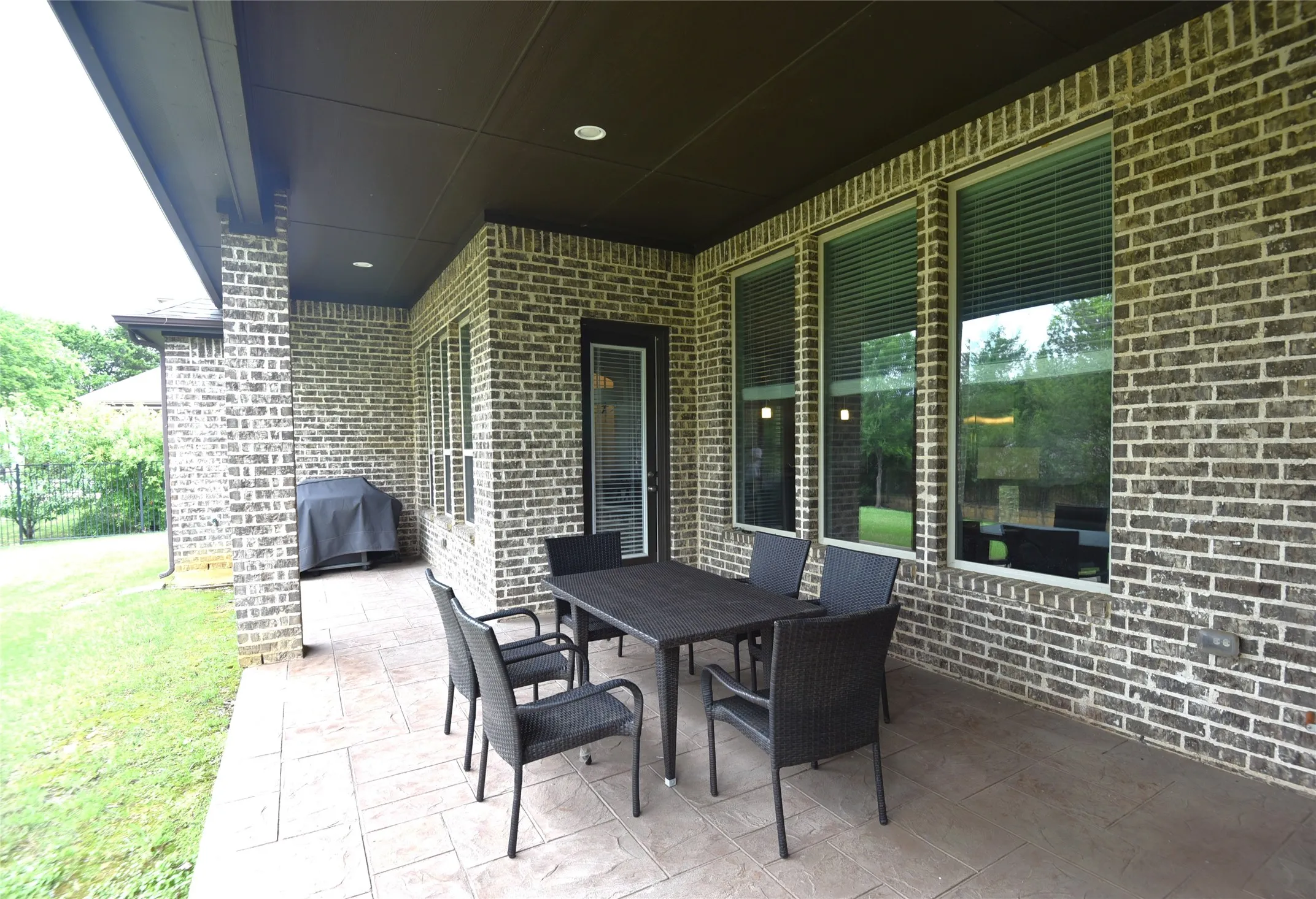 Single Family Residence For Rent in Tarrant County , 200 Montrose Lane, Southlake, Texas 76092, 4 Bedroom, 6 Bathroom, 3 Garage spaces, 4,478 Sqft, built in 2016, mls#21379491, Real Estate Agent in Southlake, Homes For Rent in Tarrant county, Homes For Rent in Southlake, Realtor in Southlake Texas, Real Estate Brokerage Independent Realty Texas, Luminita Cordes Realtor