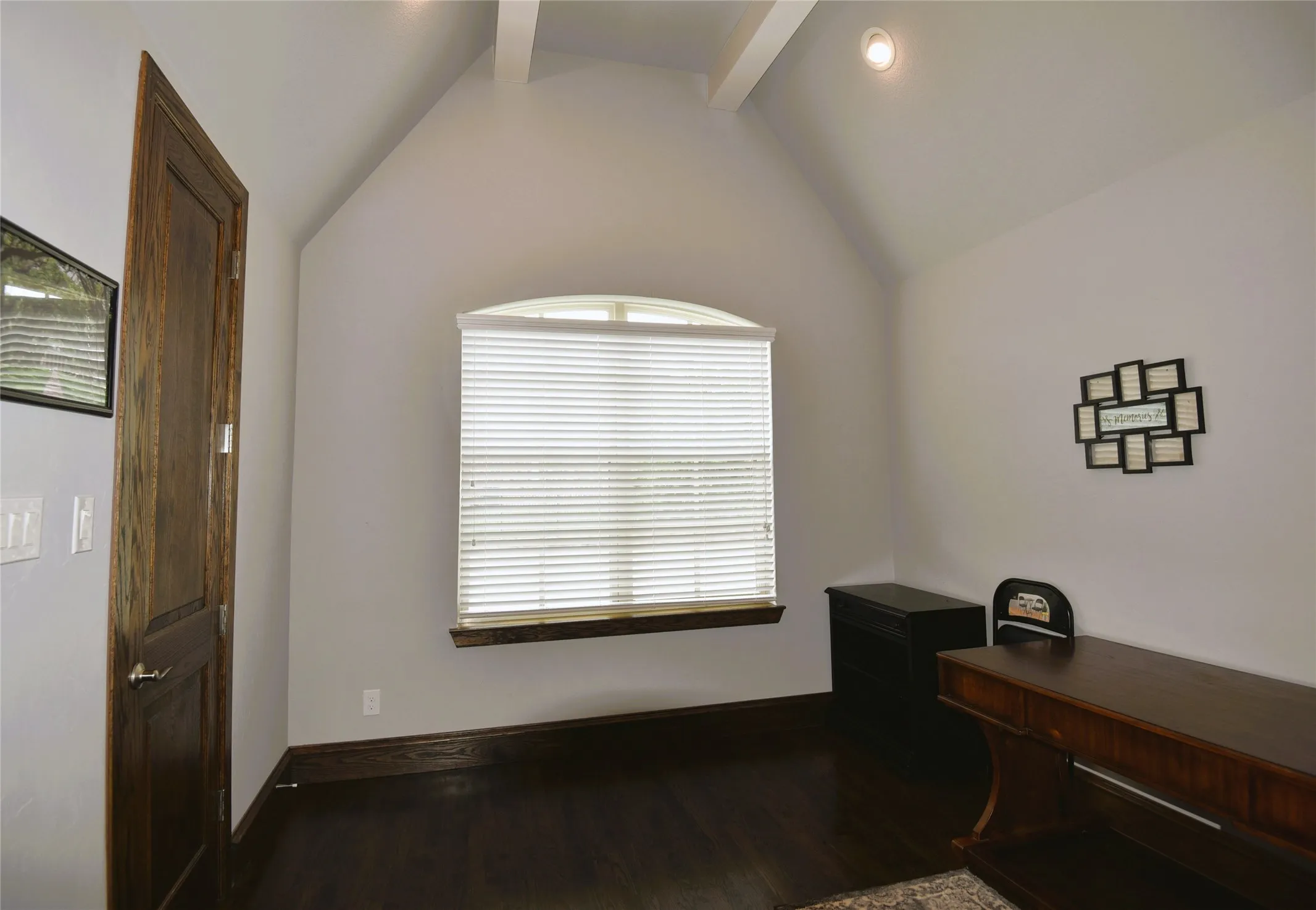 Single Family Residence For Rent in Tarrant County , 200 Montrose Lane, Southlake, Texas 76092, 4 Bedroom, 6 Bathroom, 3 Garage spaces, 4,478 Sqft, built in 2016, mls#21379491, Real Estate Agent in Southlake, Homes For Rent in Tarrant county, Homes For Rent in Southlake, Realtor in Southlake Texas, Real Estate Brokerage Independent Realty Texas, Luminita Cordes Realtor