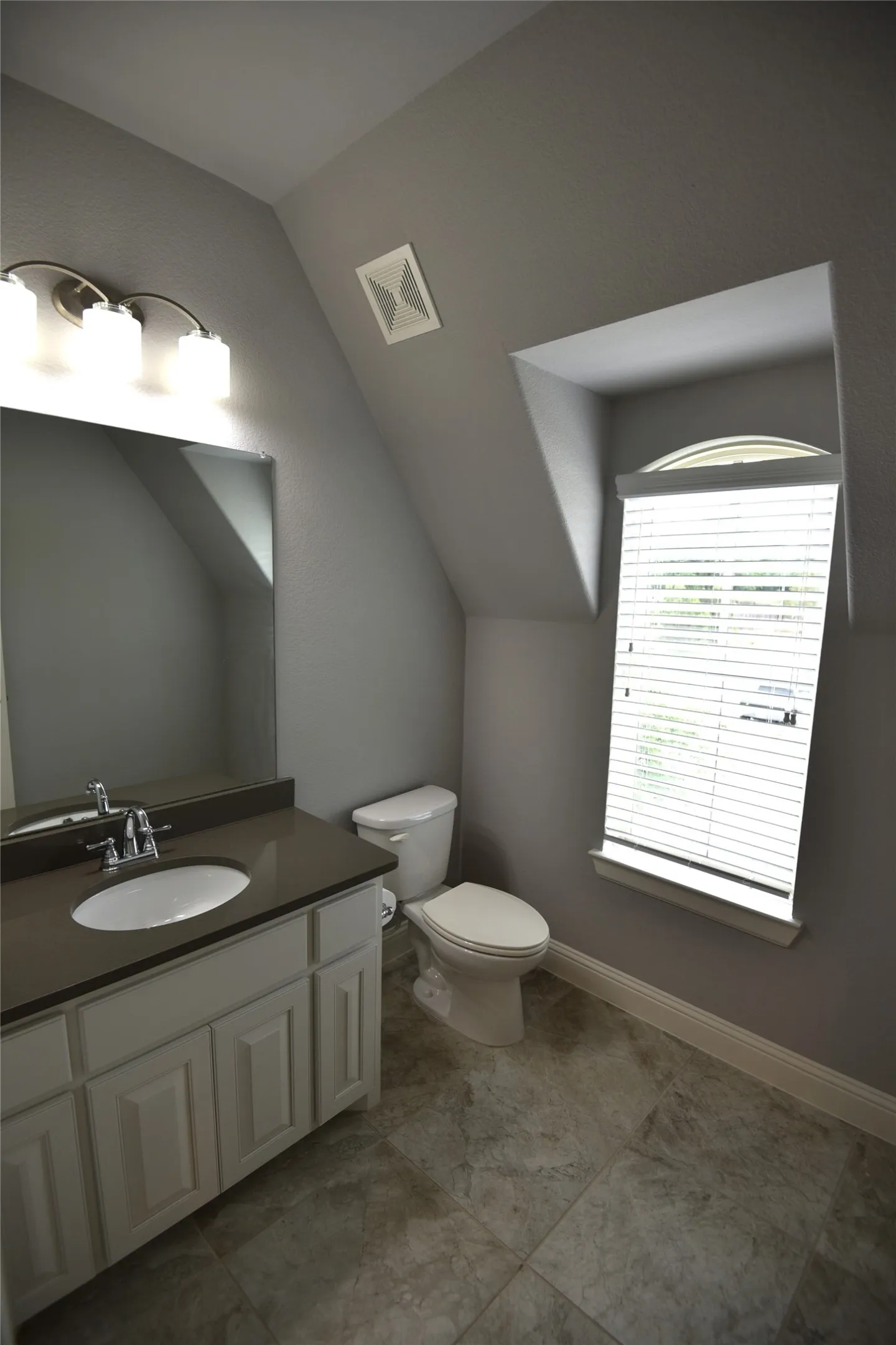 Single Family Residence For Rent in Tarrant County , 200 Montrose Lane, Southlake, Texas 76092, 4 Bedroom, 6 Bathroom, 3 Garage spaces, 4,478 Sqft, built in 2016, mls#21379491, Real Estate Agent in Southlake, Homes For Rent in Tarrant county, Homes For Rent in Southlake, Realtor in Southlake Texas, Real Estate Brokerage Independent Realty Texas, Luminita Cordes Realtor