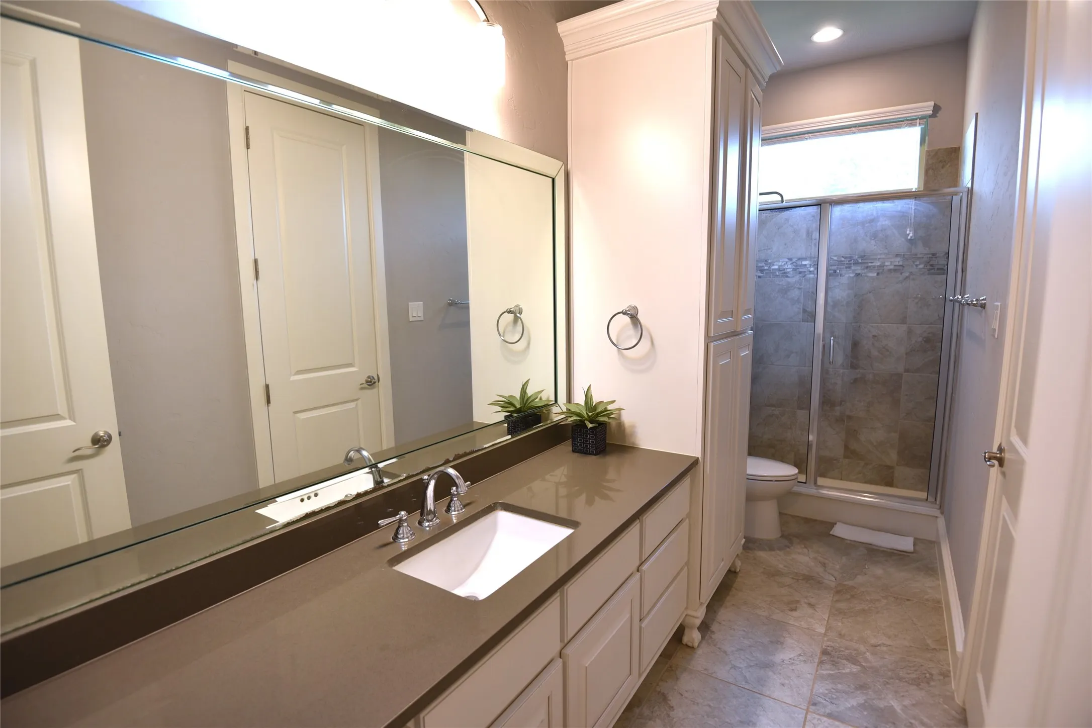 Single Family Residence For Rent in Tarrant County , 200 Montrose Lane, Southlake, Texas 76092, 4 Bedroom, 6 Bathroom, 3 Garage spaces, 4,478 Sqft, built in 2016, mls#21379491, Real Estate Agent in Southlake, Homes For Rent in Tarrant county, Homes For Rent in Southlake, Realtor in Southlake Texas, Real Estate Brokerage Independent Realty Texas, Luminita Cordes Realtor