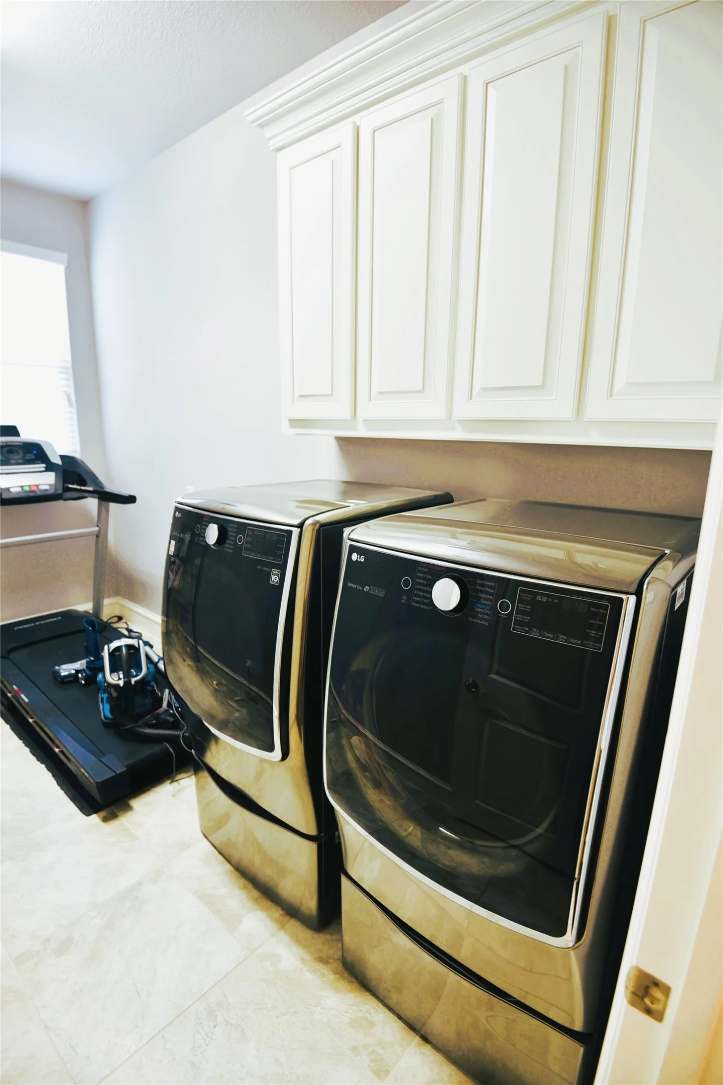 Single Family Residence For Rent in Tarrant County , 200 Montrose Lane, Southlake, Texas 76092, 4 Bedroom, 6 Bathroom, 3 Garage spaces, 4,478 Sqft, built in 2016, mls#21379491, Real Estate Agent in Southlake, Homes For Rent in Tarrant county, Homes For Rent in Southlake, Realtor in Southlake Texas, Real Estate Brokerage Independent Realty Texas, Luminita Cordes Realtor