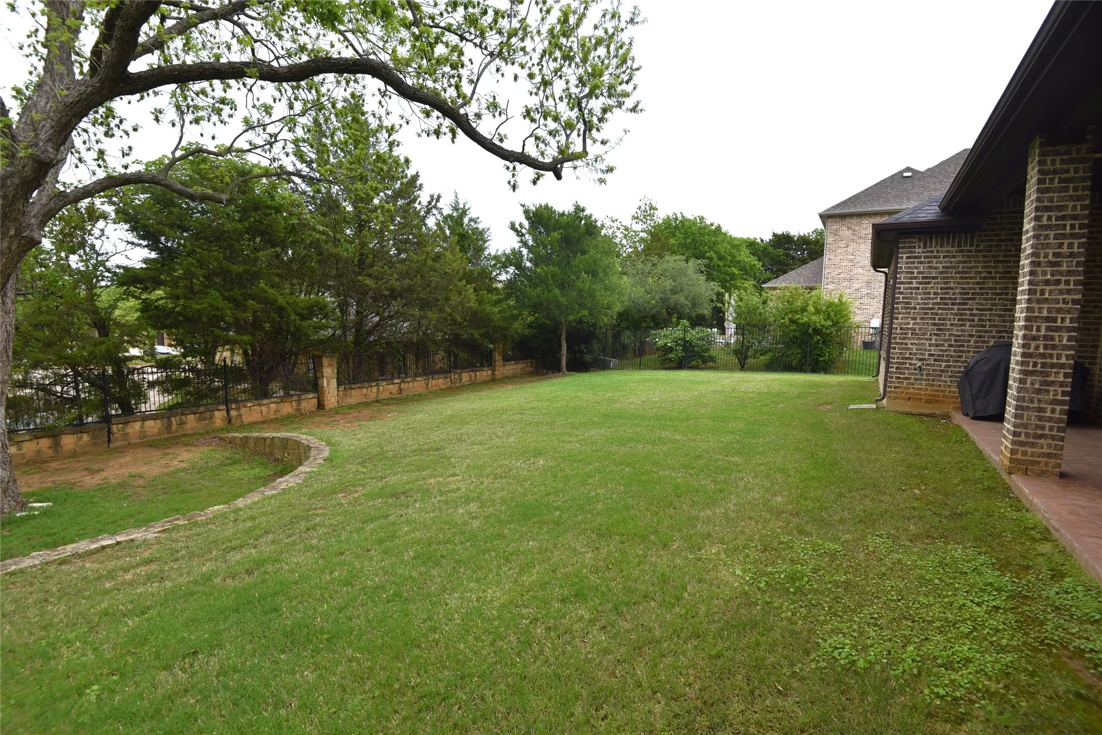 Single Family Residence For Rent in Tarrant County , 200 Montrose Lane, Southlake, Texas 76092, 4 Bedroom, 6 Bathroom, 3 Garage spaces, 4,478 Sqft, built in 2016, mls#21379491, Real Estate Agent in Southlake, Homes For Rent in Tarrant county, Homes For Rent in Southlake, Realtor in Southlake Texas, Real Estate Brokerage Independent Realty Texas, Luminita Cordes Realtor