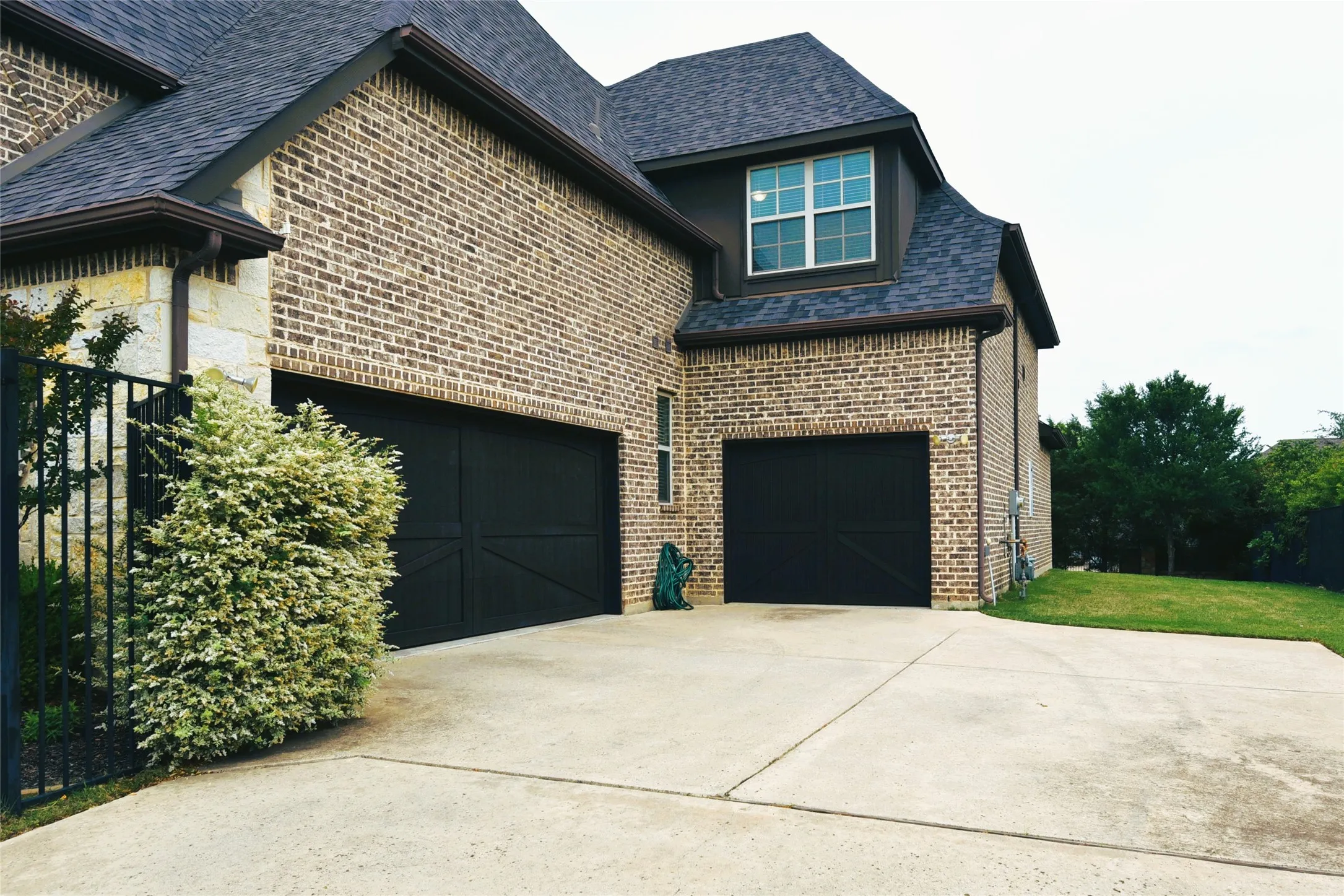 Single Family Residence For Rent in Tarrant County , 200 Montrose Lane, Southlake, Texas 76092, 4 Bedroom, 6 Bathroom, 3 Garage spaces, 4,478 Sqft, built in 2016, mls#21379491, Real Estate Agent in Southlake, Homes For Rent in Tarrant county, Homes For Rent in Southlake, Realtor in Southlake Texas, Real Estate Brokerage Independent Realty Texas, Luminita Cordes Realtor