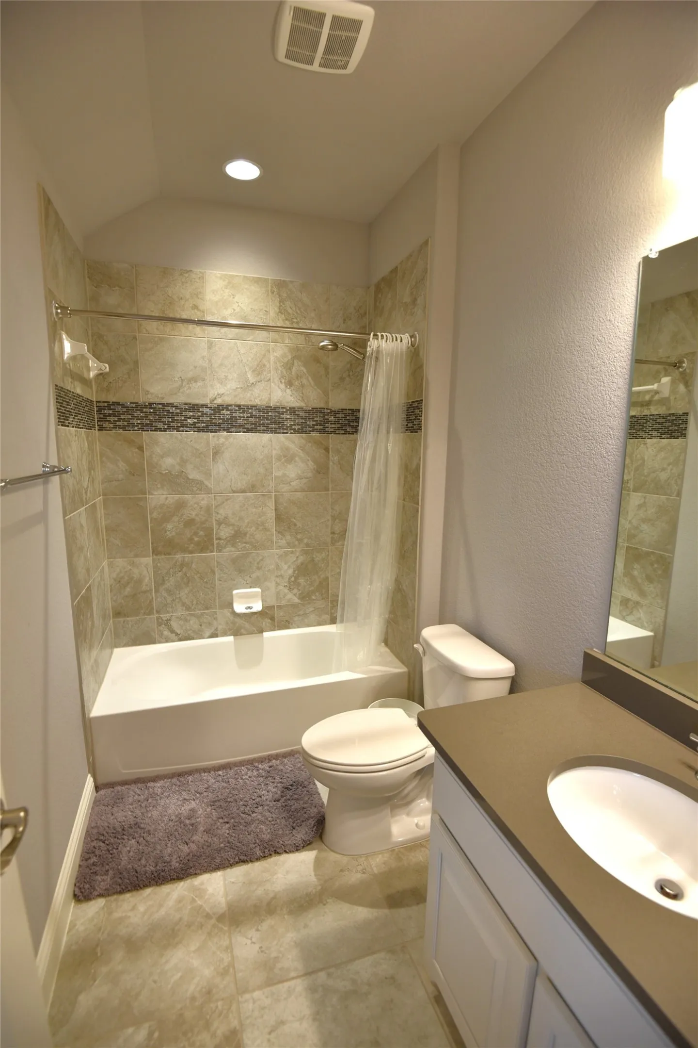 Single Family Residence For Rent in Tarrant County , 200 Montrose Lane, Southlake, Texas 76092, 4 Bedroom, 6 Bathroom, 3 Garage spaces, 4,478 Sqft, built in 2016, mls#21379491, Real Estate Agent in Southlake, Homes For Rent in Tarrant county, Homes For Rent in Southlake, Realtor in Southlake Texas, Real Estate Brokerage Independent Realty Texas, Luminita Cordes Realtor