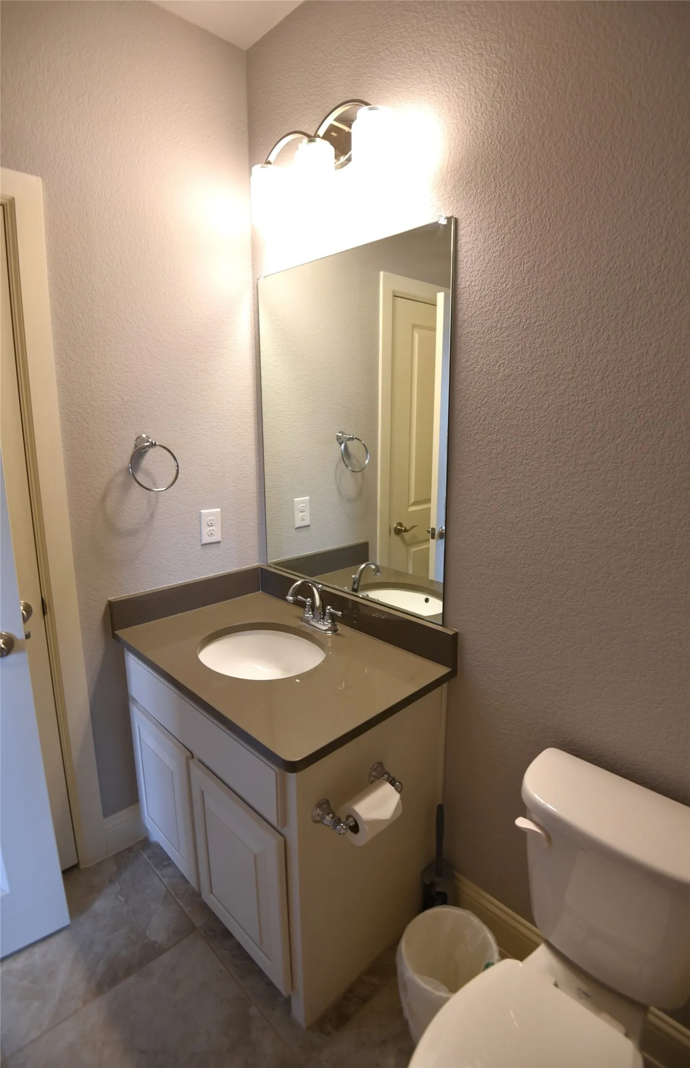 Single Family Residence For Rent in Tarrant County , 200 Montrose Lane, Southlake, Texas 76092, 4 Bedroom, 6 Bathroom, 3 Garage spaces, 4,478 Sqft, built in 2016, mls#21379491, Real Estate Agent in Southlake, Homes For Rent in Tarrant county, Homes For Rent in Southlake, Realtor in Southlake Texas, Real Estate Brokerage Independent Realty Texas, Luminita Cordes Realtor