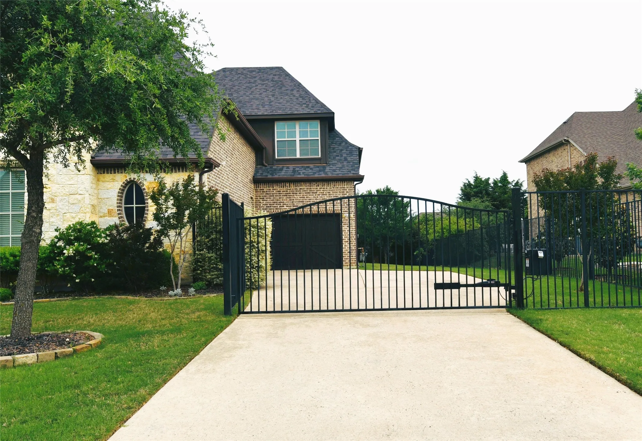 Single Family Residence For Rent in Tarrant County , 200 Montrose Lane, Southlake, Texas 76092, 4 Bedroom, 6 Bathroom, 3 Garage spaces, 4,478 Sqft, built in 2016, mls#21379491, Real Estate Agent in Southlake, Homes For Rent in Tarrant county, Homes For Rent in Southlake, Realtor in Southlake Texas, Real Estate Brokerage Independent Realty Texas, Luminita Cordes Realtor