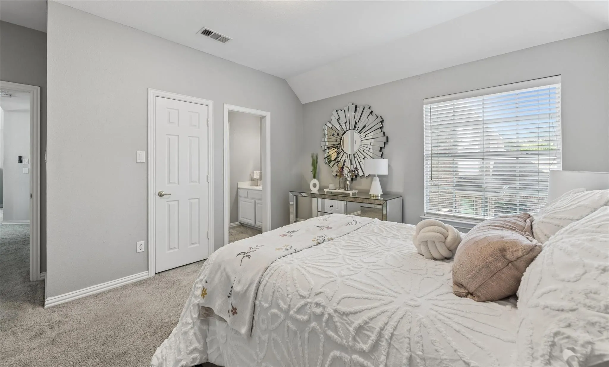 Single Family Residence For Sale in Collin County , 3205 Merita Drive, Richardson, Texas 75082, 5 Bedroom, 4 Bathroom, 3 Garage spaces, 3,425 Sqft, built in 1999, mls#21364332, Real Estate Agent in Richardson, Homes For Sale in Collin county, Homes For Sale in Richardson, Realtor in Richardson Texas, Real Estate Brokerage Independent Realty Texas, Luminita Cordes Realtor