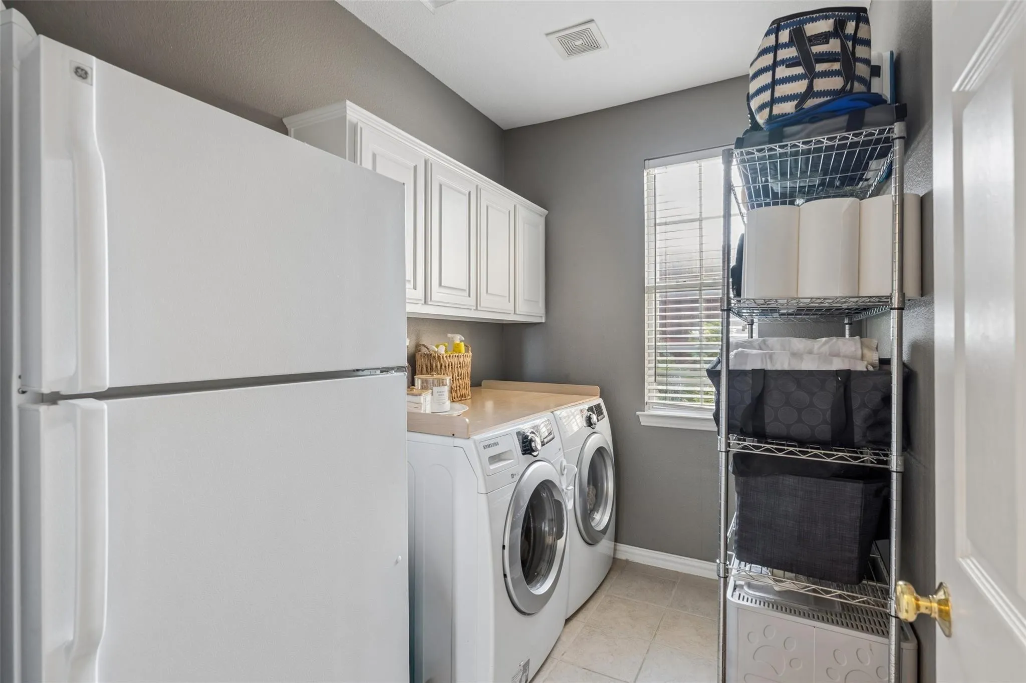 Single Family Residence For Sale in Collin County , 3205 Merita Drive, Richardson, Texas 75082, 5 Bedroom, 4 Bathroom, 3 Garage spaces, 3,425 Sqft, built in 1999, mls#21364332, Real Estate Agent in Richardson, Homes For Sale in Collin county, Homes For Sale in Richardson, Realtor in Richardson Texas, Real Estate Brokerage Independent Realty Texas, Luminita Cordes Realtor