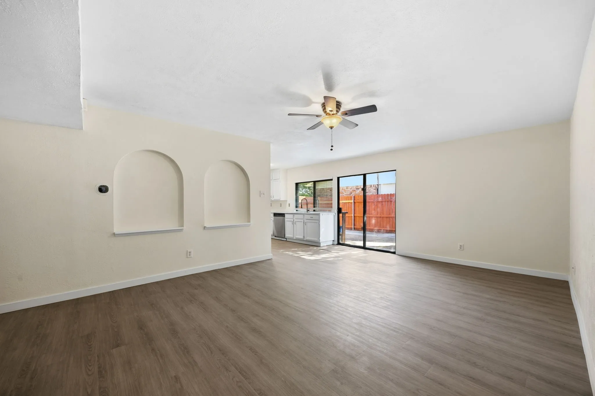 Single Family Residence For Sale in Dallas County , 3314 Excalibur Circle, Garland, Texas 75044, 3 Bedroom, 2 Bathroom, 2 Garage spaces, 2,024 Sqft, built in 1975, mls#21379457, Real Estate Agent in Garland, Homes For Sale in Dallas county, Homes For Sale in Garland, Realtor in Garland Texas, Real Estate Brokerage Independent Realty Texas, Luminita Cordes Realtor