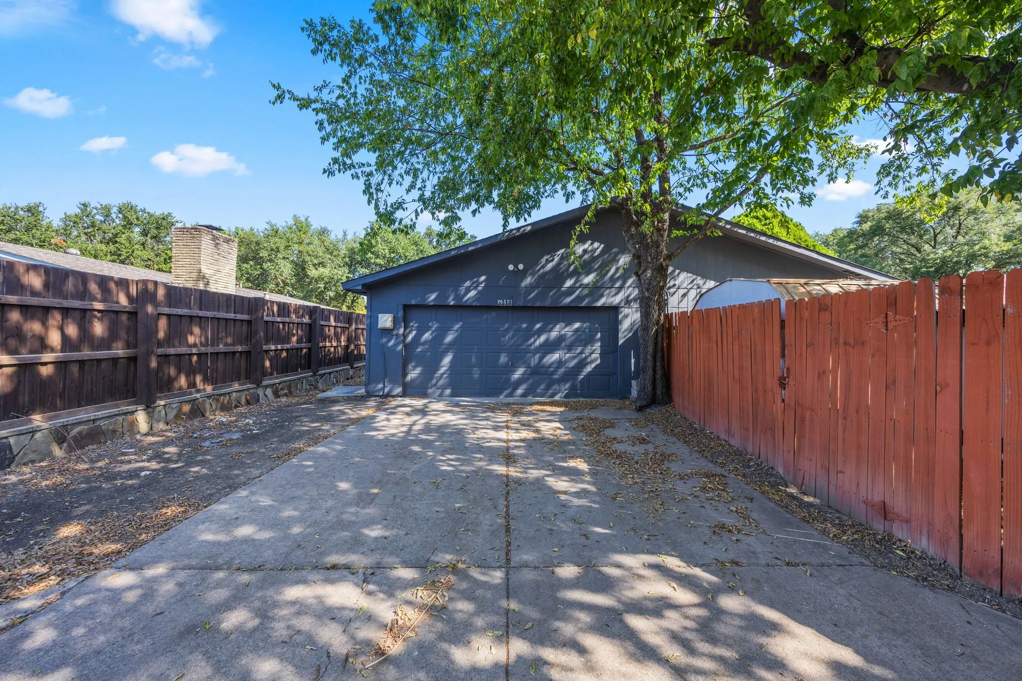 Single Family Residence For Sale in Dallas County , 3314 Excalibur Circle, Garland, Texas 75044, 3 Bedroom, 2 Bathroom, 2 Garage spaces, 2,024 Sqft, built in 1975, mls#21379457, Real Estate Agent in Garland, Homes For Sale in Dallas county, Homes For Sale in Garland, Realtor in Garland Texas, Real Estate Brokerage Independent Realty Texas, Luminita Cordes Realtor