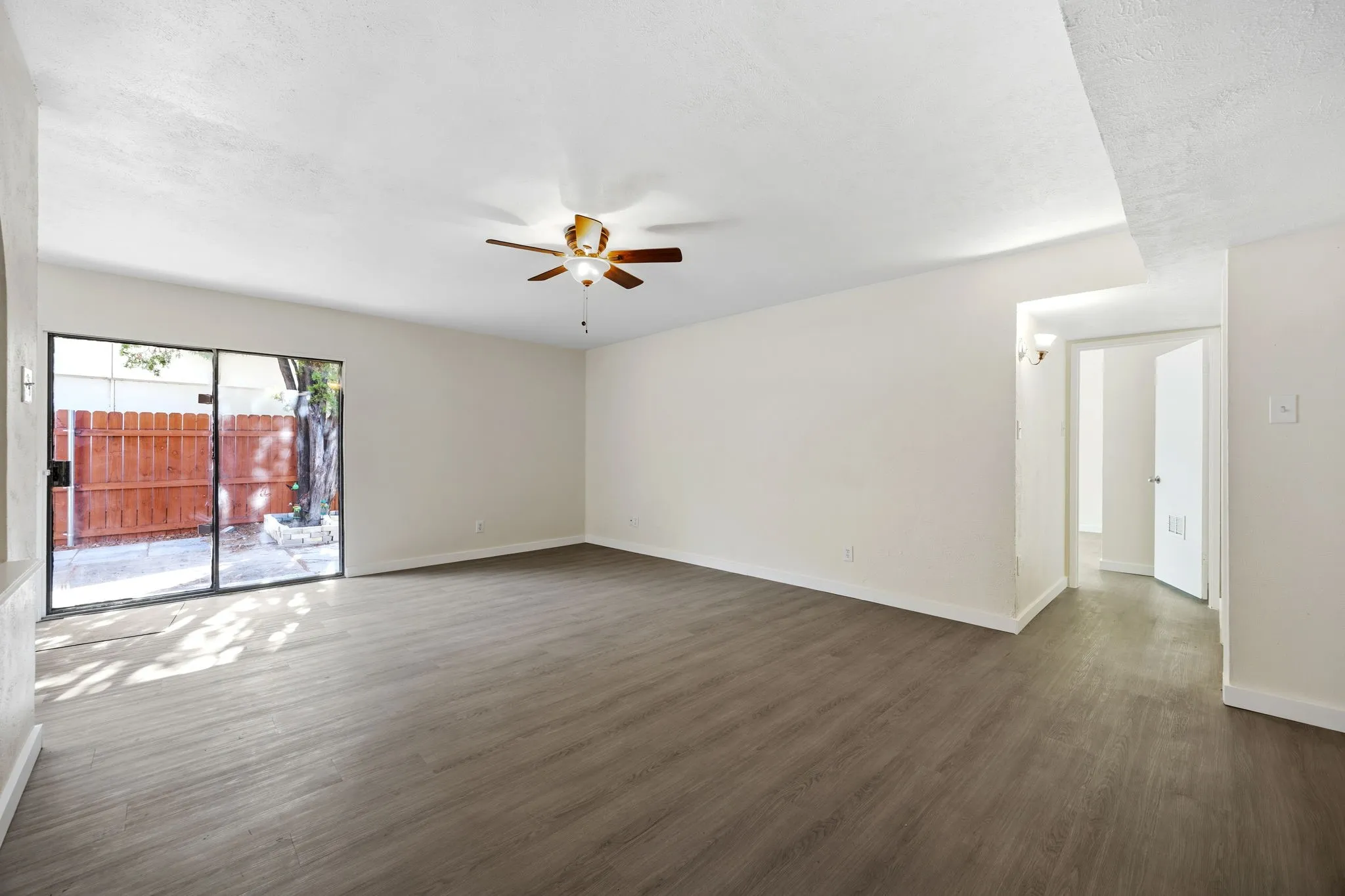 Single Family Residence For Sale in Dallas County , 3314 Excalibur Circle, Garland, Texas 75044, 3 Bedroom, 2 Bathroom, 2 Garage spaces, 2,024 Sqft, built in 1975, mls#21379457, Real Estate Agent in Garland, Homes For Sale in Dallas county, Homes For Sale in Garland, Realtor in Garland Texas, Real Estate Brokerage Independent Realty Texas, Luminita Cordes Realtor