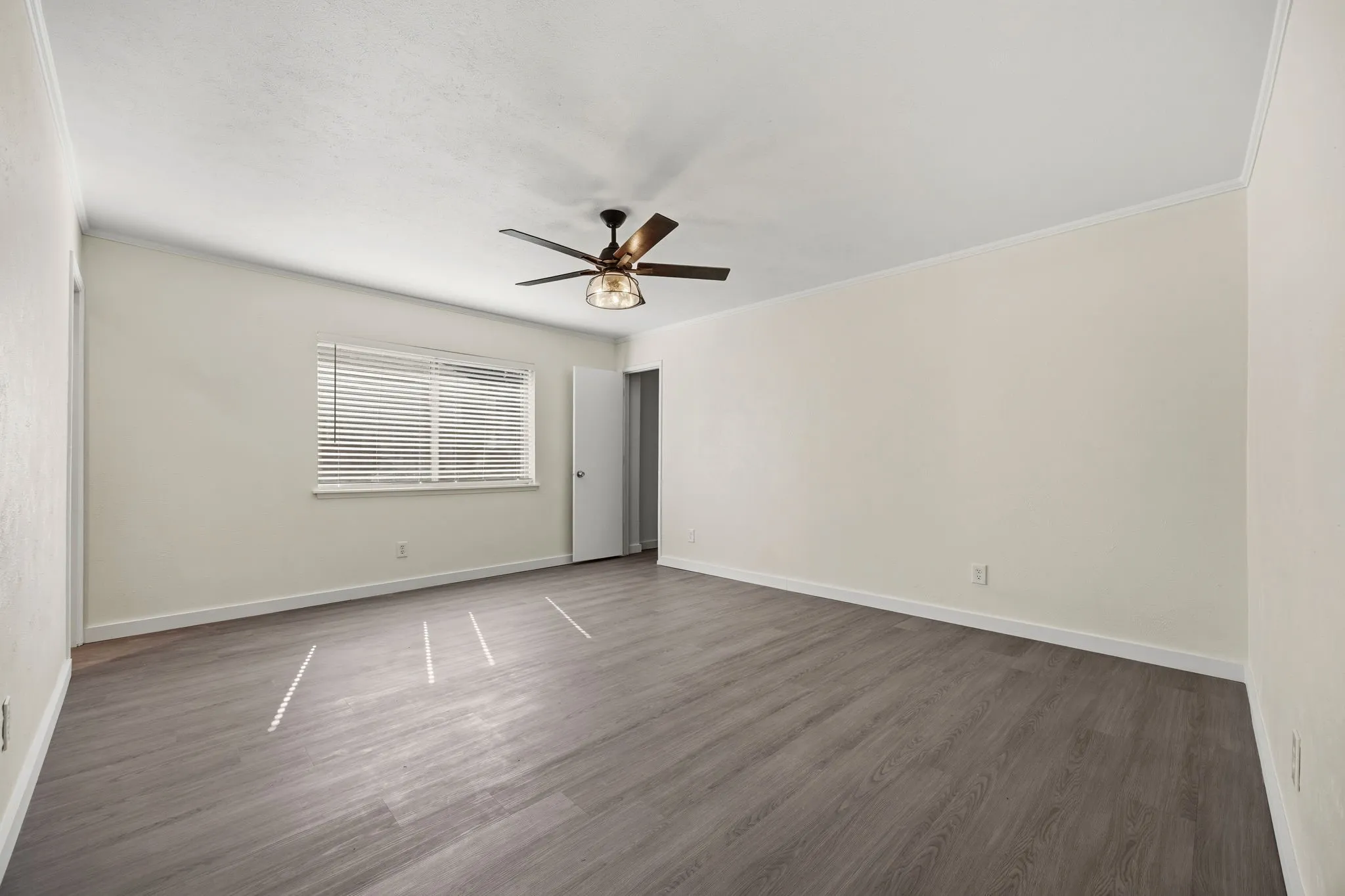 Single Family Residence For Sale in Dallas County , 3314 Excalibur Circle, Garland, Texas 75044, 3 Bedroom, 2 Bathroom, 2 Garage spaces, 2,024 Sqft, built in 1975, mls#21379457, Real Estate Agent in Garland, Homes For Sale in Dallas county, Homes For Sale in Garland, Realtor in Garland Texas, Real Estate Brokerage Independent Realty Texas, Luminita Cordes Realtor