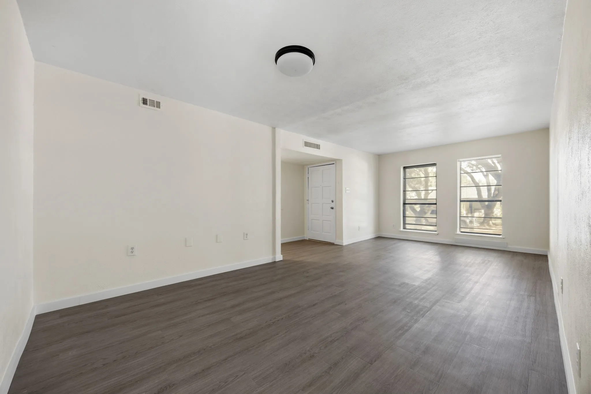 Single Family Residence For Sale in Dallas County , 3314 Excalibur Circle, Garland, Texas 75044, 3 Bedroom, 2 Bathroom, 2 Garage spaces, 2,024 Sqft, built in 1975, mls#21379457, Real Estate Agent in Garland, Homes For Sale in Dallas county, Homes For Sale in Garland, Realtor in Garland Texas, Real Estate Brokerage Independent Realty Texas, Luminita Cordes Realtor