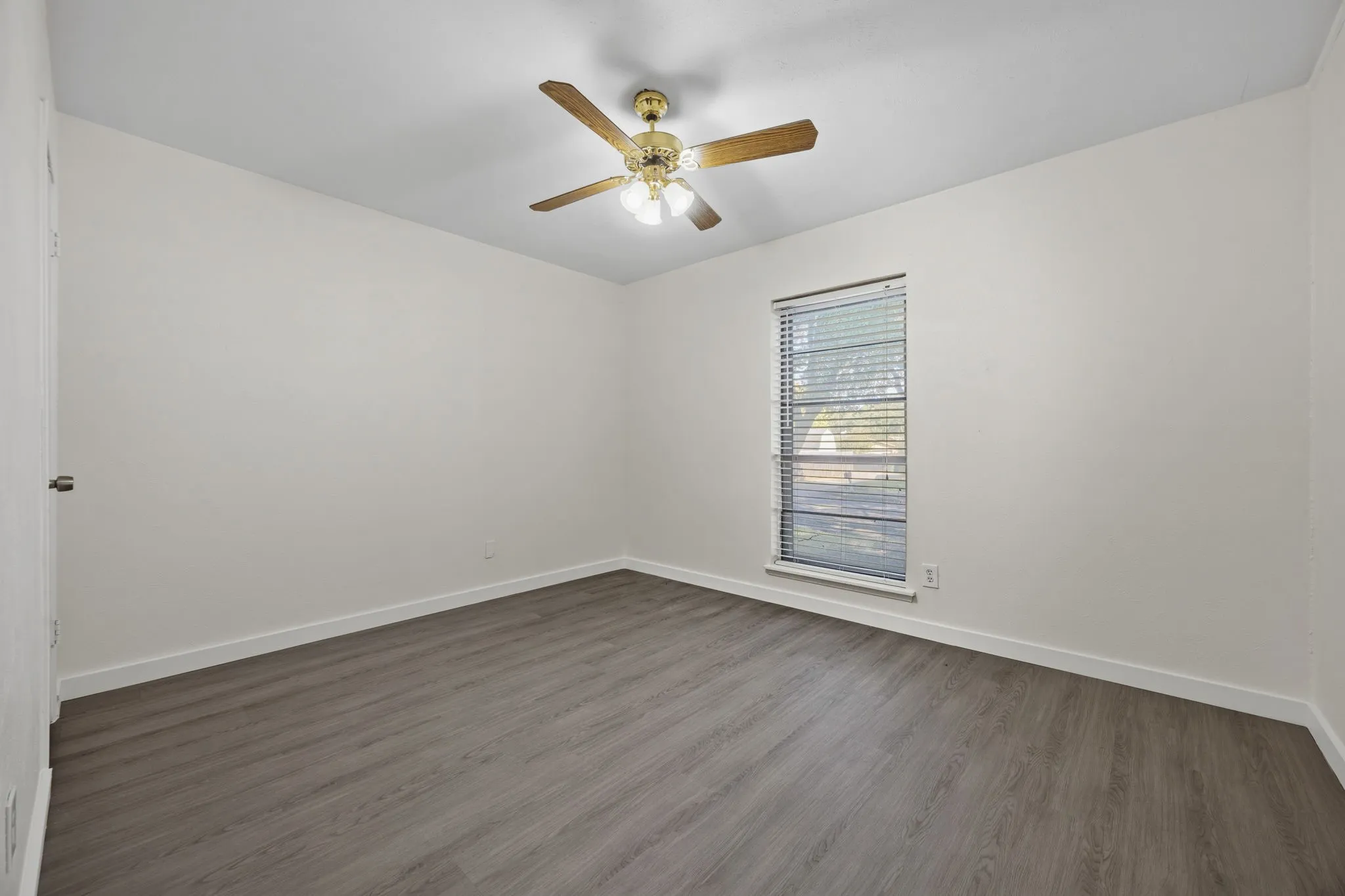 Single Family Residence For Sale in Dallas County , 3314 Excalibur Circle, Garland, Texas 75044, 3 Bedroom, 2 Bathroom, 2 Garage spaces, 2,024 Sqft, built in 1975, mls#21379457, Real Estate Agent in Garland, Homes For Sale in Dallas county, Homes For Sale in Garland, Realtor in Garland Texas, Real Estate Brokerage Independent Realty Texas, Luminita Cordes Realtor