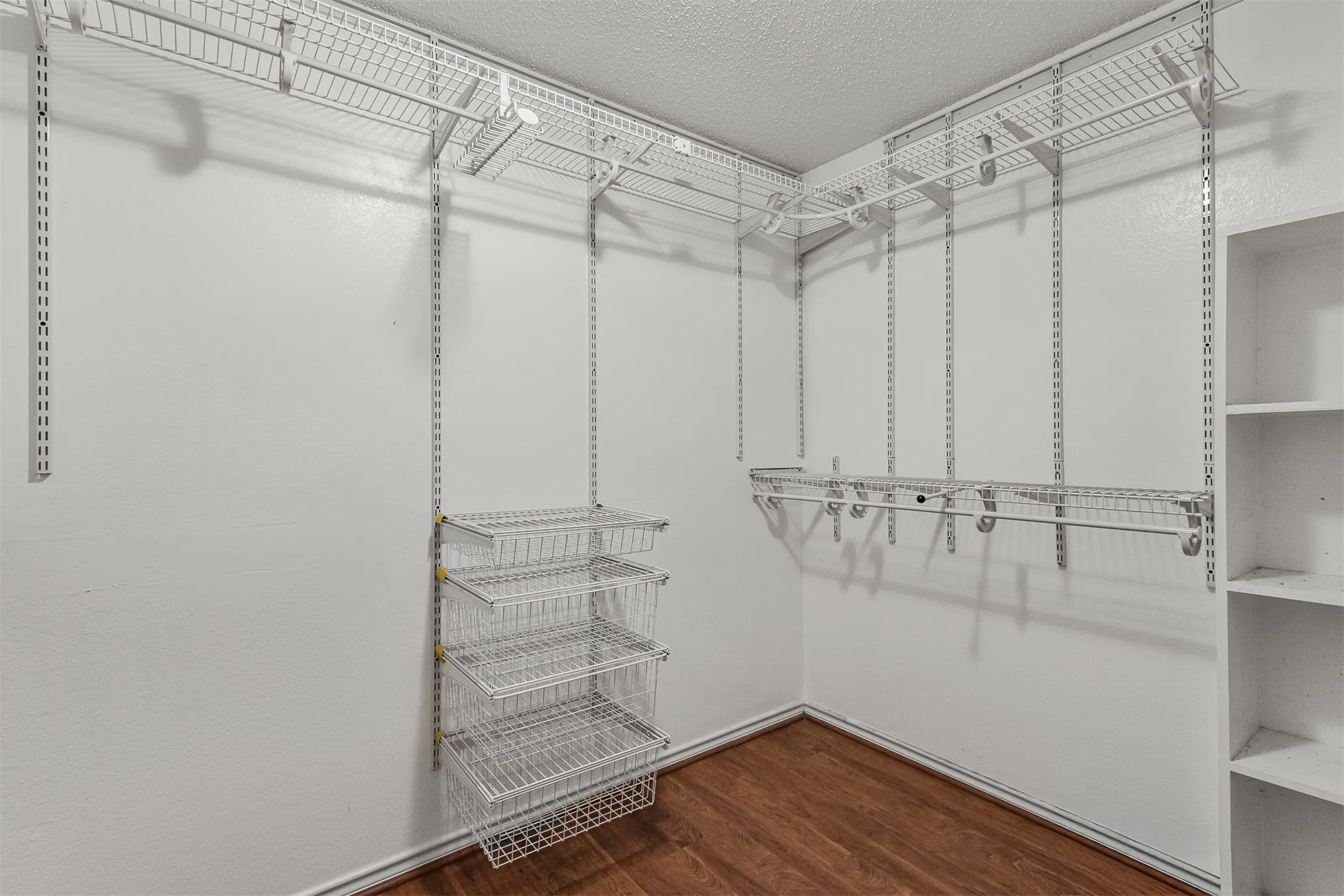 Single Family Residence For Sale in Rockwall County , 838 Oak Hollow Lane, Rockwall, Texas 75087, 3 Bedroom, 2 Bathroom, 2 Garage spaces, 2,176 Sqft, built in 2001, mls#21379210, Real Estate Agent in Rockwall, Homes For Sale in Rockwall county, Homes For Sale in Rockwall, Realtor in Rockwall Texas, Real Estate Brokerage Independent Realty Texas, Luminita Cordes Realtor
