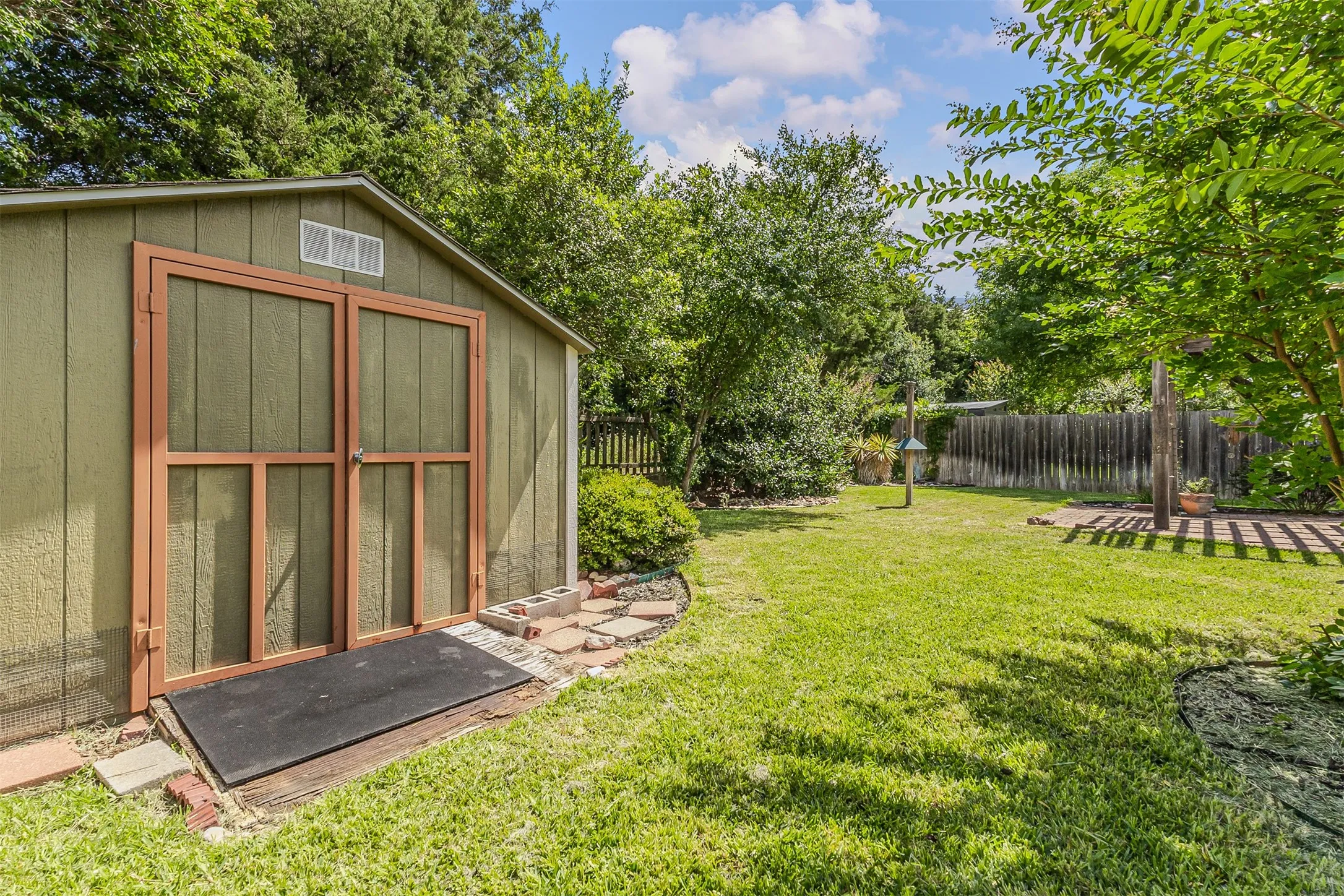 Single Family Residence For Sale in Rockwall County , 838 Oak Hollow Lane, Rockwall, Texas 75087, 3 Bedroom, 2 Bathroom, 2 Garage spaces, 2,176 Sqft, built in 2001, mls#21379210, Real Estate Agent in Rockwall, Homes For Sale in Rockwall county, Homes For Sale in Rockwall, Realtor in Rockwall Texas, Real Estate Brokerage Independent Realty Texas, Luminita Cordes Realtor