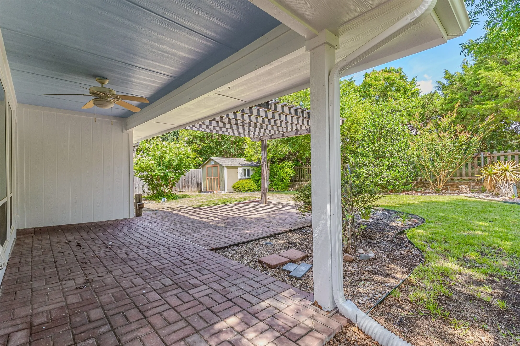 Single Family Residence For Sale in Rockwall County , 838 Oak Hollow Lane, Rockwall, Texas 75087, 3 Bedroom, 2 Bathroom, 2 Garage spaces, 2,176 Sqft, built in 2001, mls#21379210, Real Estate Agent in Rockwall, Homes For Sale in Rockwall county, Homes For Sale in Rockwall, Realtor in Rockwall Texas, Real Estate Brokerage Independent Realty Texas, Luminita Cordes Realtor