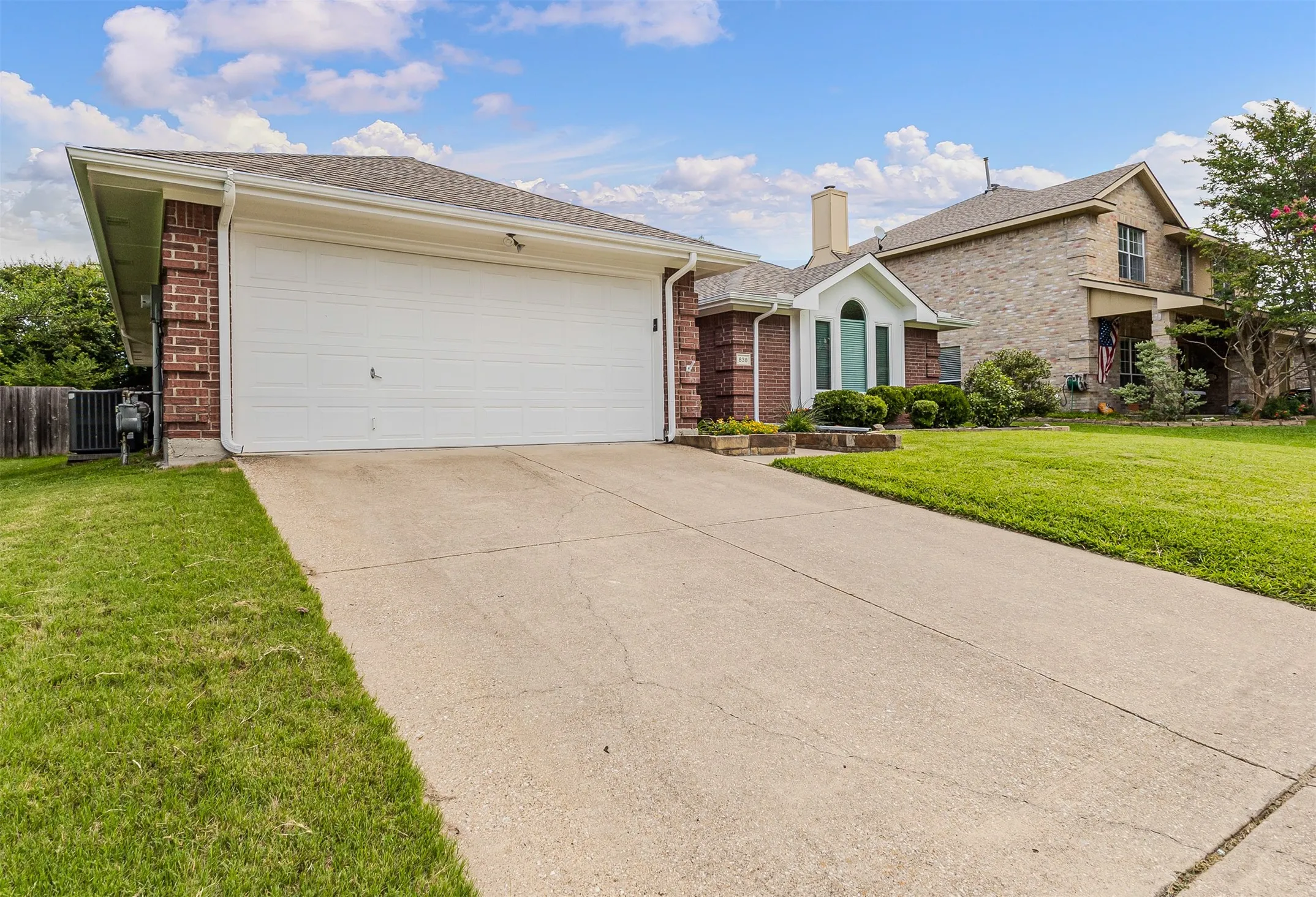 Single Family Residence For Sale in Rockwall County , 838 Oak Hollow Lane, Rockwall, Texas 75087, 3 Bedroom, 2 Bathroom, 2 Garage spaces, 2,176 Sqft, built in 2001, mls#21379210, Real Estate Agent in Rockwall, Homes For Sale in Rockwall county, Homes For Sale in Rockwall, Realtor in Rockwall Texas, Real Estate Brokerage Independent Realty Texas, Luminita Cordes Realtor