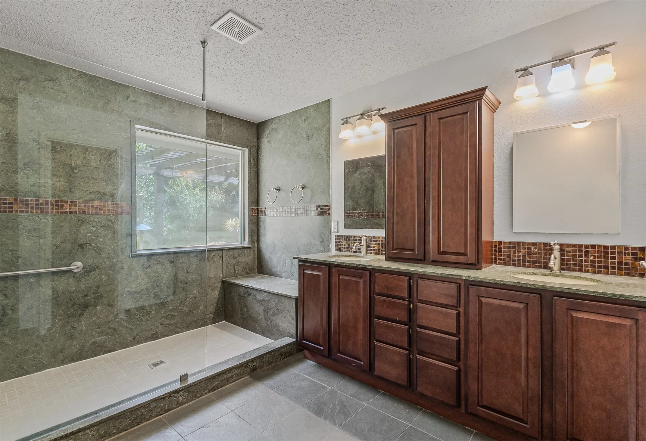 Single Family Residence For Sale in Rockwall County , 838 Oak Hollow Lane, Rockwall, Texas 75087, 3 Bedroom, 2 Bathroom, 2 Garage spaces, 2,176 Sqft, built in 2001, mls#21379210, Real Estate Agent in Rockwall, Homes For Sale in Rockwall county, Homes For Sale in Rockwall, Realtor in Rockwall Texas, Real Estate Brokerage Independent Realty Texas, Luminita Cordes Realtor