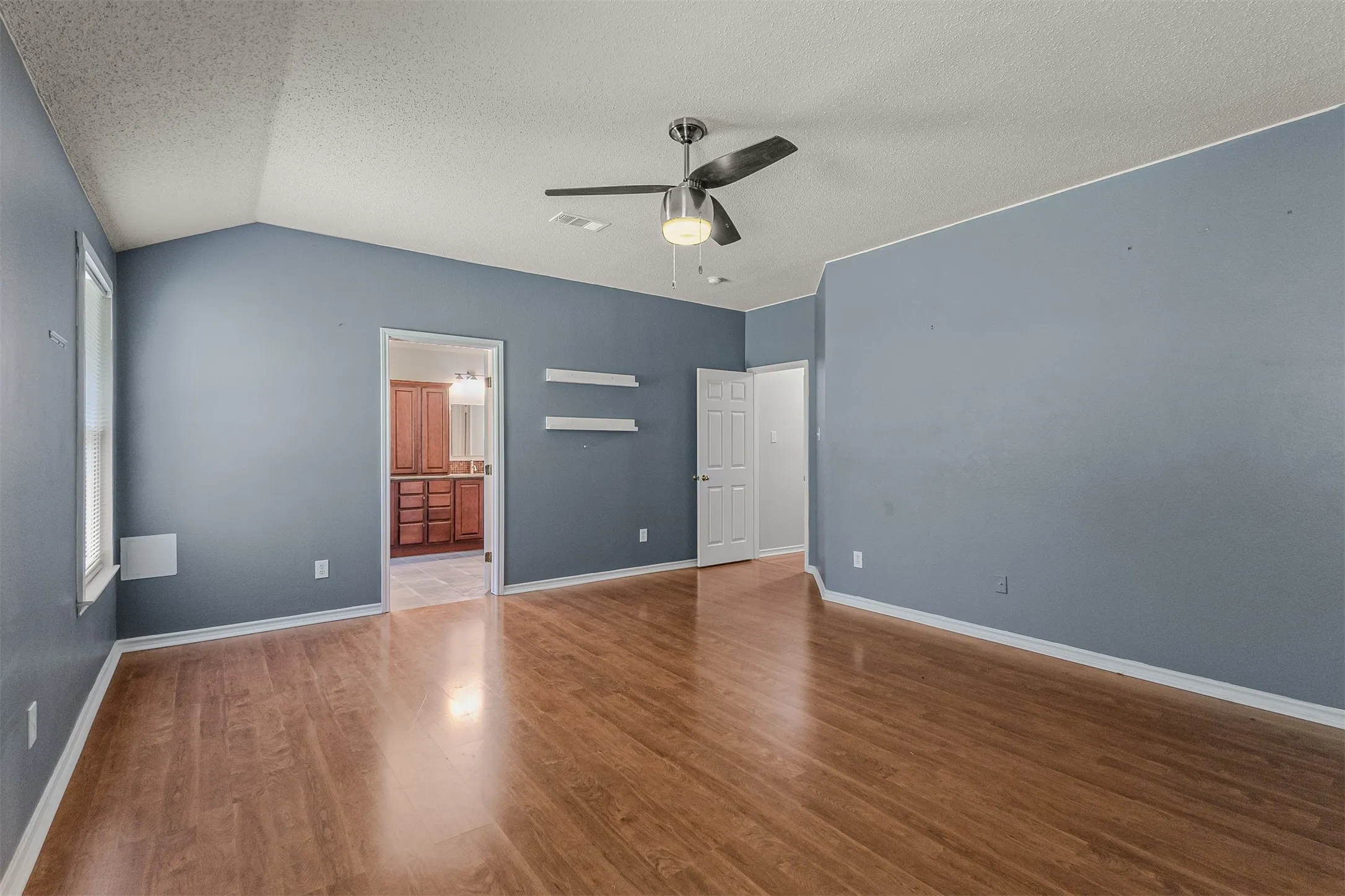 Single Family Residence For Sale in Rockwall County , 838 Oak Hollow Lane, Rockwall, Texas 75087, 3 Bedroom, 2 Bathroom, 2 Garage spaces, 2,176 Sqft, built in 2001, mls#21379210, Real Estate Agent in Rockwall, Homes For Sale in Rockwall county, Homes For Sale in Rockwall, Realtor in Rockwall Texas, Real Estate Brokerage Independent Realty Texas, Luminita Cordes Realtor