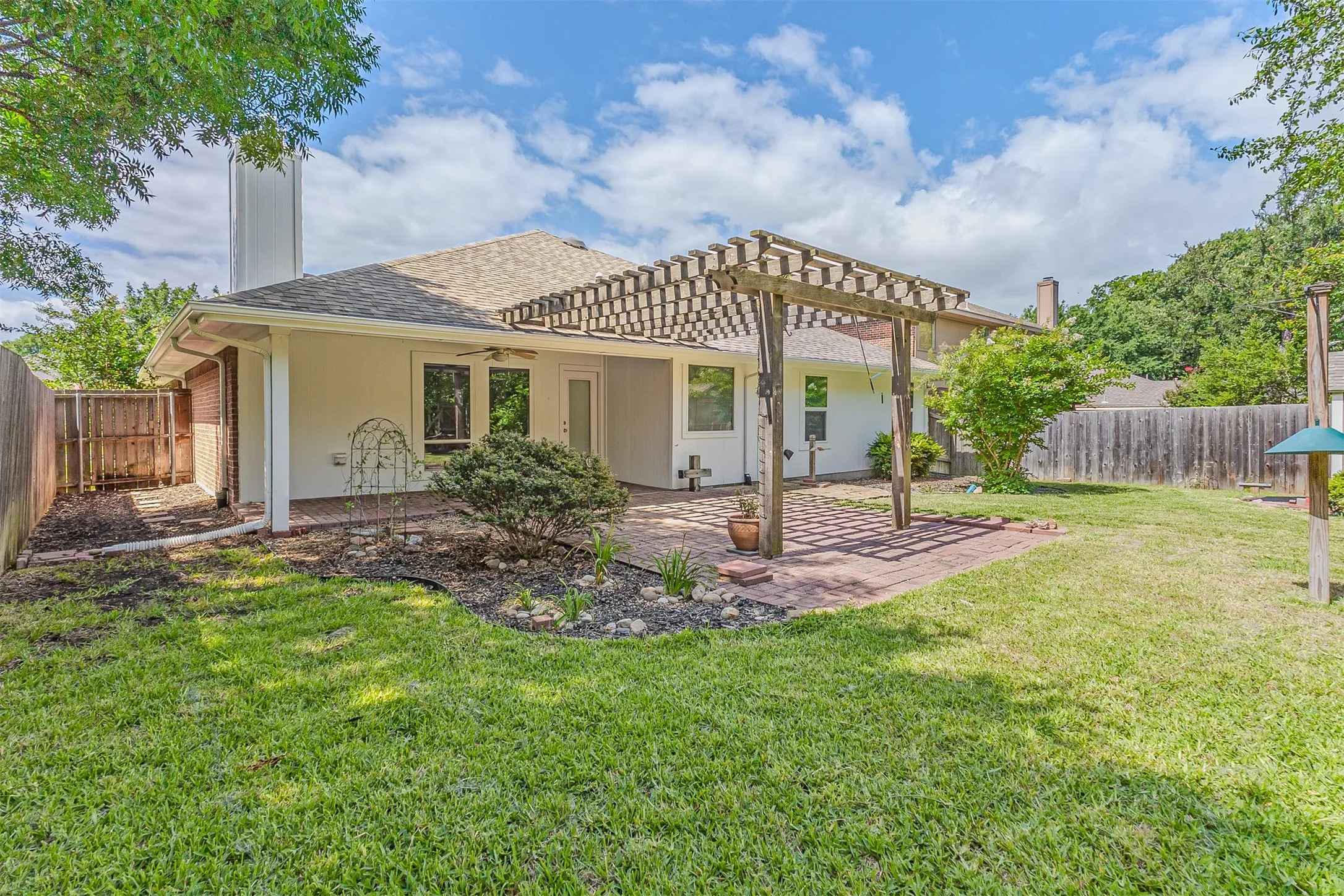 Single Family Residence For Sale in Rockwall County , 838 Oak Hollow Lane, Rockwall, Texas 75087, 3 Bedroom, 2 Bathroom, 2 Garage spaces, 2,176 Sqft, built in 2001, mls#21379210, Real Estate Agent in Rockwall, Homes For Sale in Rockwall county, Homes For Sale in Rockwall, Realtor in Rockwall Texas, Real Estate Brokerage Independent Realty Texas, Luminita Cordes Realtor