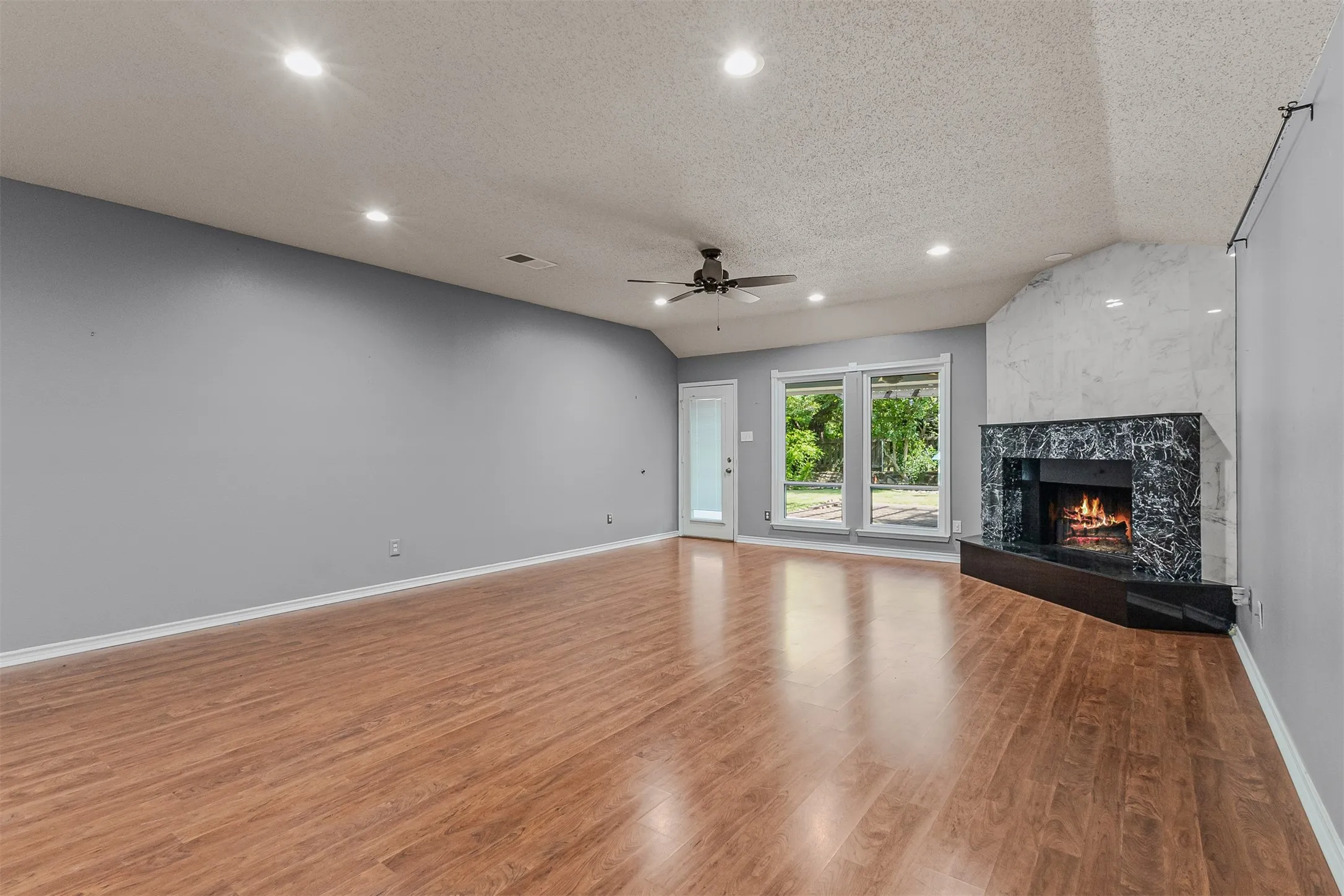 Single Family Residence For Sale in Rockwall County , 838 Oak Hollow Lane, Rockwall, Texas 75087, 3 Bedroom, 2 Bathroom, 2 Garage spaces, 2,176 Sqft, built in 2001, mls#21379210, Real Estate Agent in Rockwall, Homes For Sale in Rockwall county, Homes For Sale in Rockwall, Realtor in Rockwall Texas, Real Estate Brokerage Independent Realty Texas, Luminita Cordes Realtor
