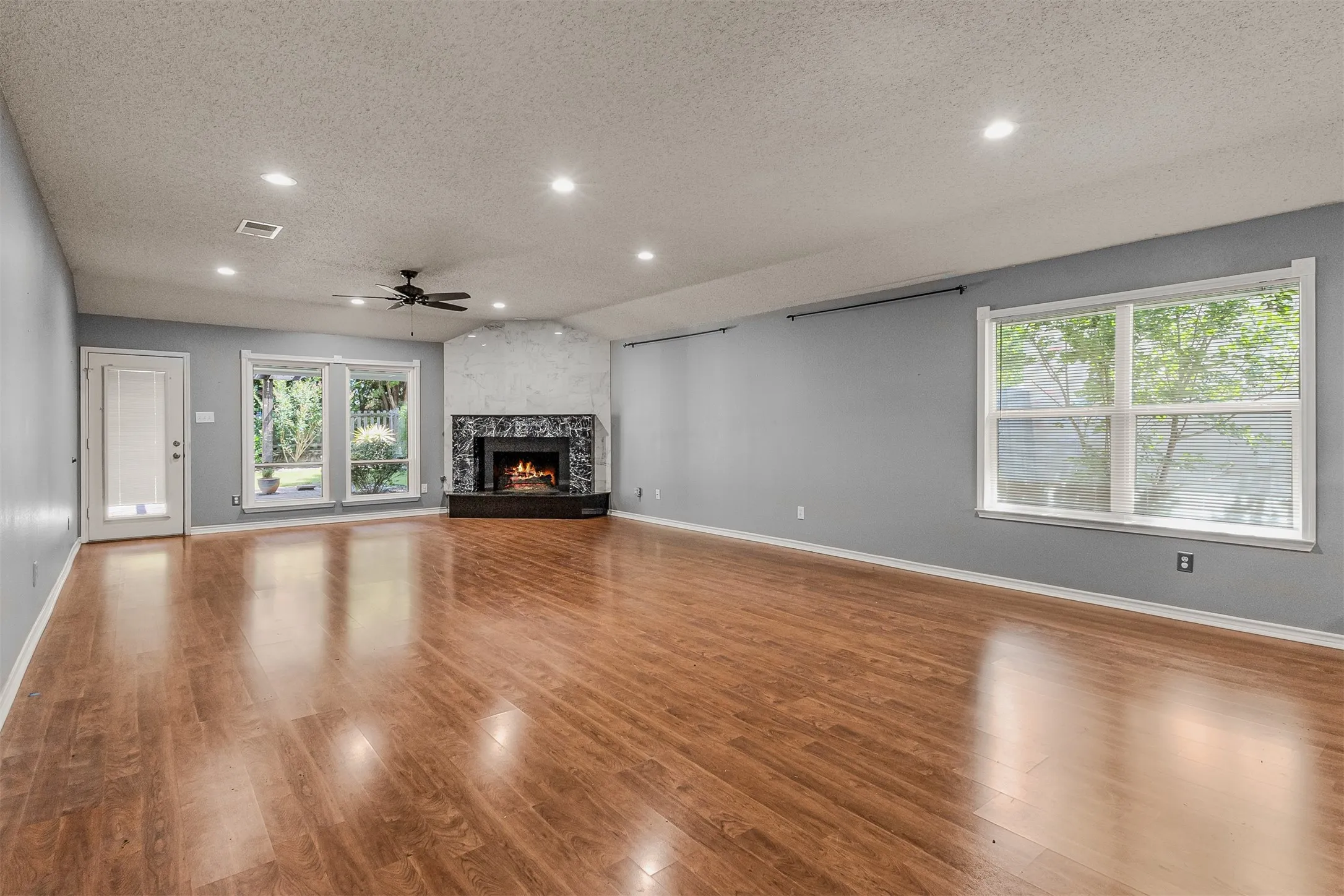 Single Family Residence For Sale in Rockwall County , 838 Oak Hollow Lane, Rockwall, Texas 75087, 3 Bedroom, 2 Bathroom, 2 Garage spaces, 2,176 Sqft, built in 2001, mls#21379210, Real Estate Agent in Rockwall, Homes For Sale in Rockwall county, Homes For Sale in Rockwall, Realtor in Rockwall Texas, Real Estate Brokerage Independent Realty Texas, Luminita Cordes Realtor