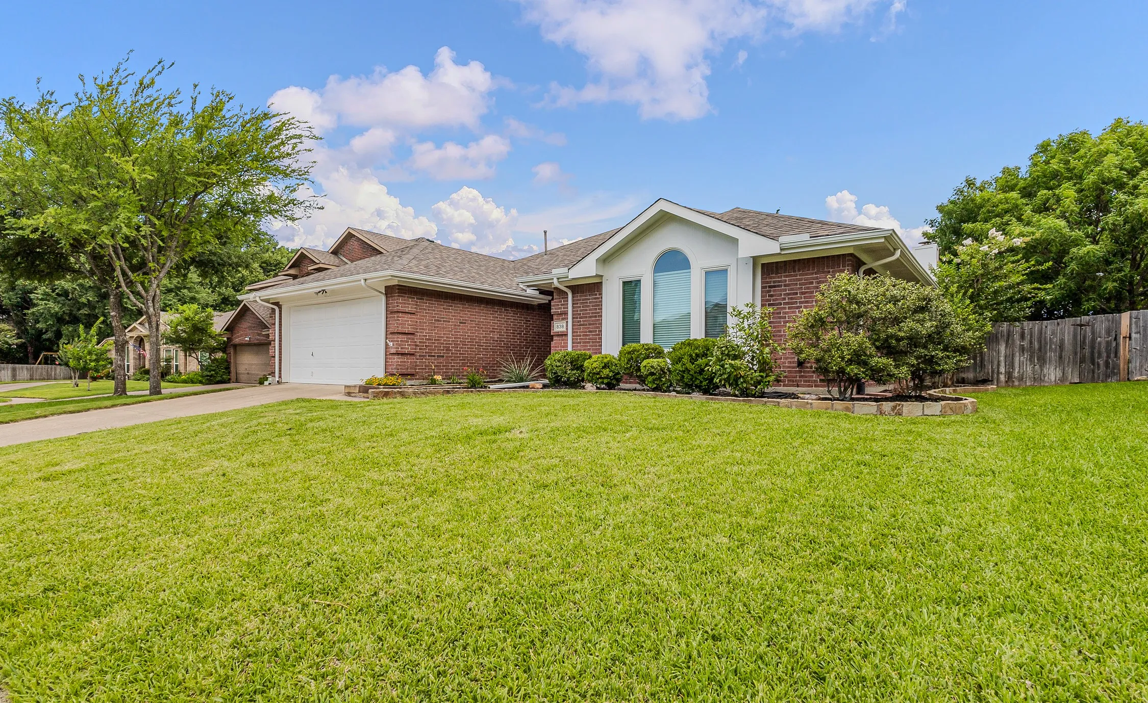 Single Family Residence For Sale in Rockwall County , 838 Oak Hollow Lane, Rockwall, Texas 75087, 3 Bedroom, 2 Bathroom, 2 Garage spaces, 2,176 Sqft, built in 2001, mls#21379210, Real Estate Agent in Rockwall, Homes For Sale in Rockwall county, Homes For Sale in Rockwall, Realtor in Rockwall Texas, Real Estate Brokerage Independent Realty Texas, Luminita Cordes Realtor
