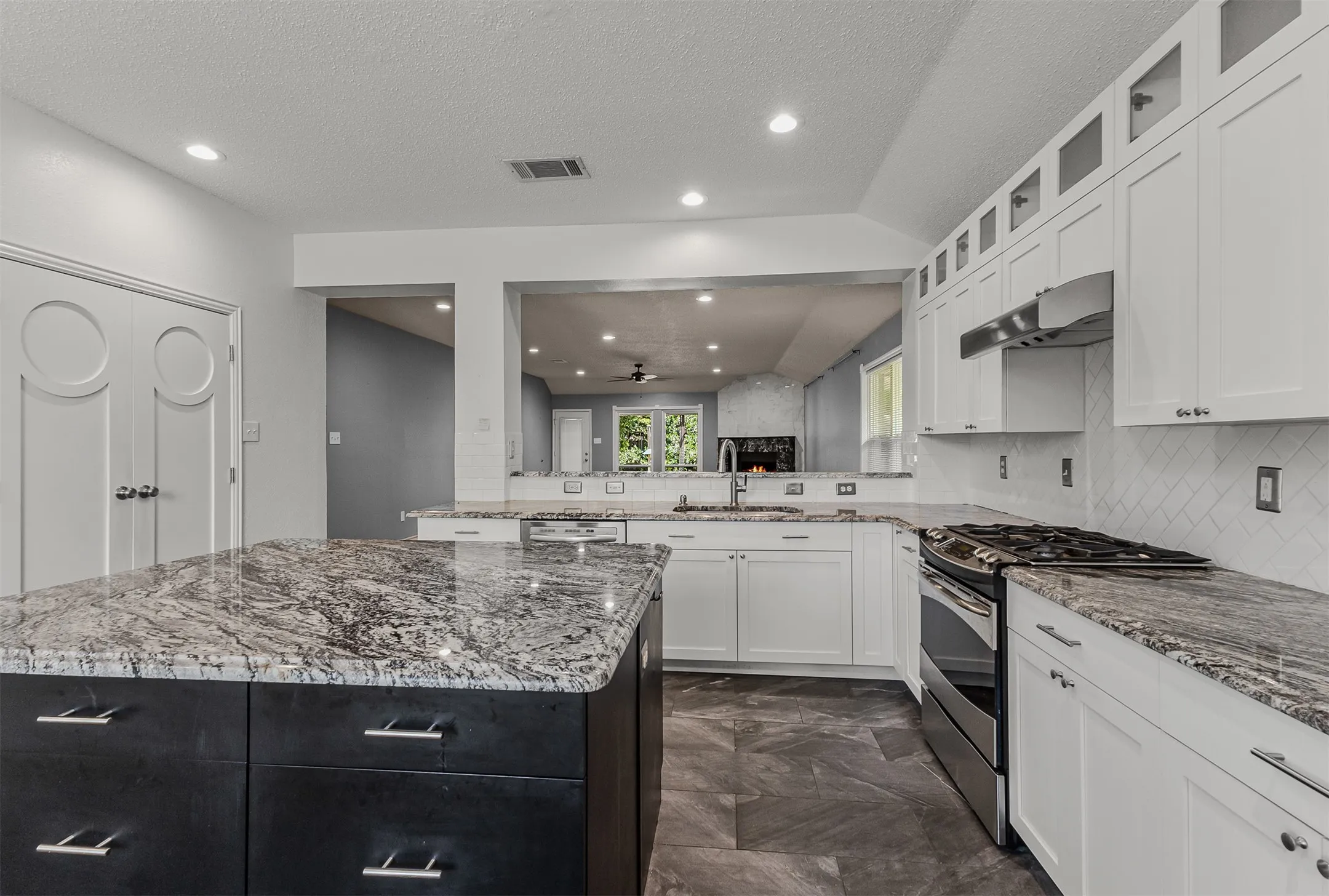 Single Family Residence For Sale in Rockwall County , 838 Oak Hollow Lane, Rockwall, Texas 75087, 3 Bedroom, 2 Bathroom, 2 Garage spaces, 2,176 Sqft, built in 2001, mls#21379210, Real Estate Agent in Rockwall, Homes For Sale in Rockwall county, Homes For Sale in Rockwall, Realtor in Rockwall Texas, Real Estate Brokerage Independent Realty Texas, Luminita Cordes Realtor