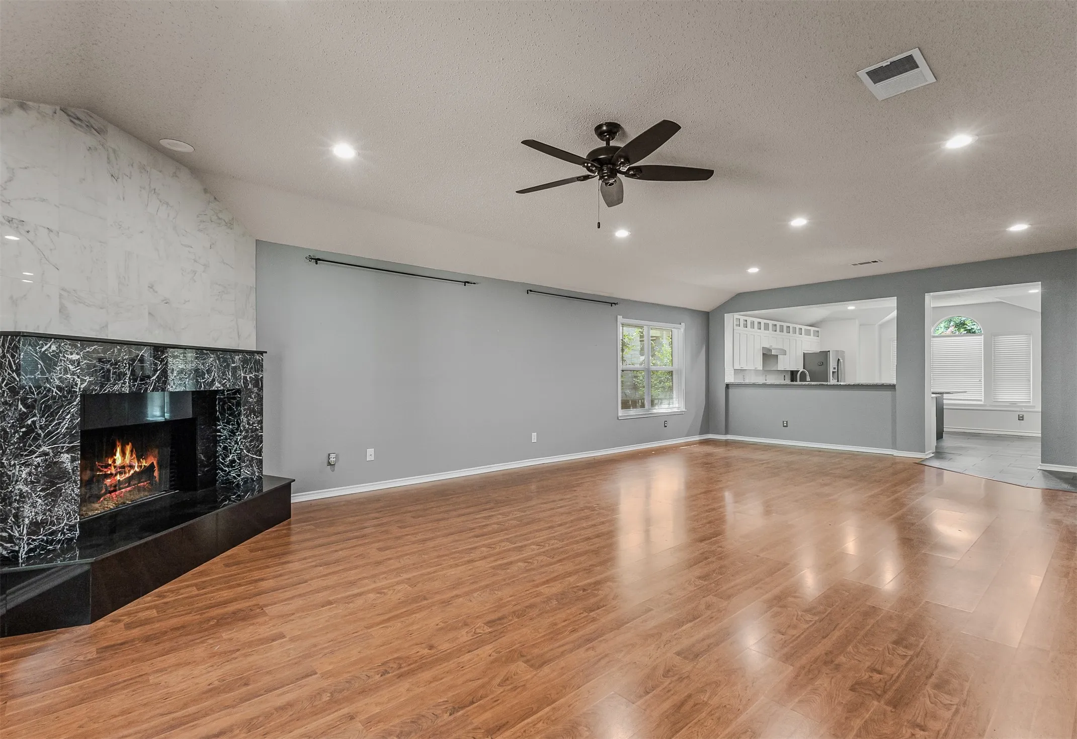 Single Family Residence For Sale in Rockwall County , 838 Oak Hollow Lane, Rockwall, Texas 75087, 3 Bedroom, 2 Bathroom, 2 Garage spaces, 2,176 Sqft, built in 2001, mls#21379210, Real Estate Agent in Rockwall, Homes For Sale in Rockwall county, Homes For Sale in Rockwall, Realtor in Rockwall Texas, Real Estate Brokerage Independent Realty Texas, Luminita Cordes Realtor