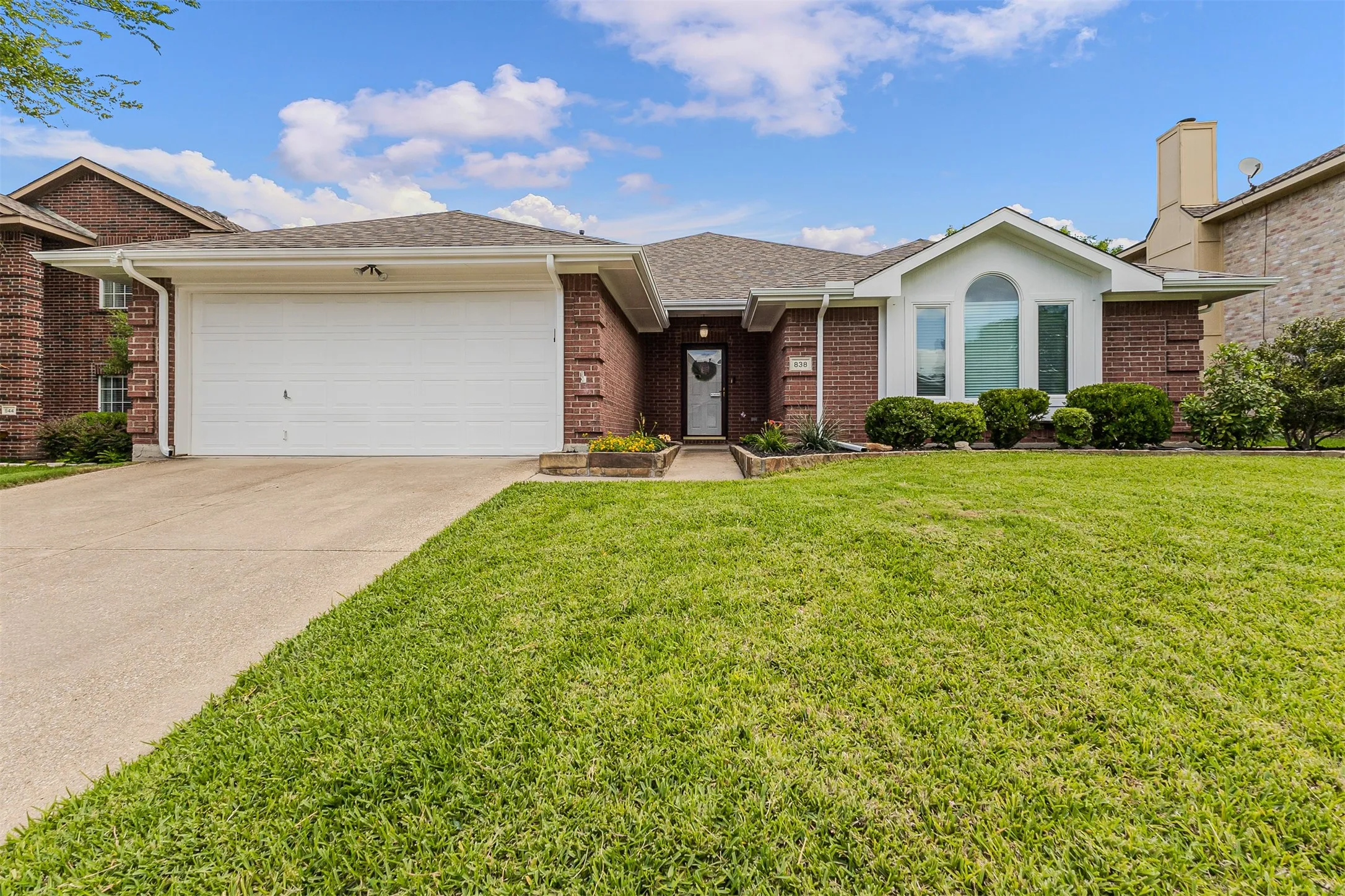 Single Family Residence For Sale in Rockwall County , 838 Oak Hollow Lane, Rockwall, Texas 75087, 3 Bedroom, 2 Bathroom, 2 Garage spaces, 2,176 Sqft, built in 2001, mls#21379210, Real Estate Agent in Rockwall, Homes For Sale in Rockwall county, Homes For Sale in Rockwall, Realtor in Rockwall Texas, Real Estate Brokerage Independent Realty Texas, Luminita Cordes Realtor