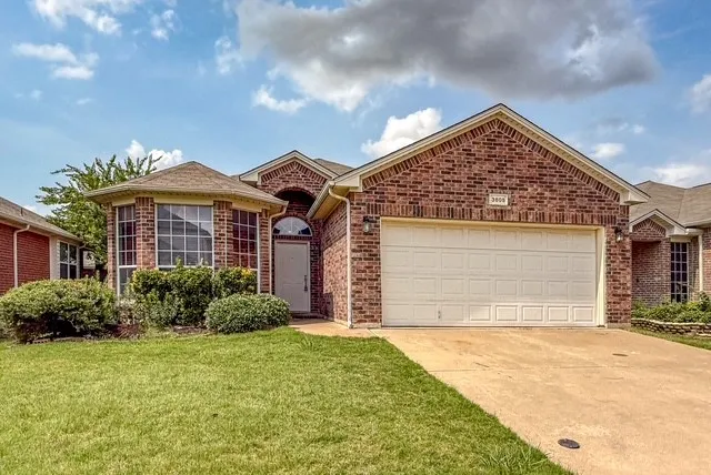 Single Family Residence For Rent in Tarrant County , 3805 Brandywine Lane, Fort Worth, Texas 76244, 3 Bedroom, 2 Bathroom, 2 Garage spaces, 1,449 Sqft, built in 2003, mls#21378384, Real Estate Agent in Fort Worth, Homes For Rent in Tarrant county, Homes For Rent in Fort Worth, Realtor in Fort Worth Texas, Real Estate Brokerage Independent Realty Texas, Luminita Cordes Realtor