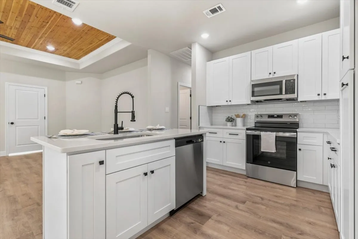 Single Family Residence For Sale in Hood County , 1001 Apache Ridge Road, Granbury, Texas 76048, 3 Bedroom, 2 Bathroom, 2 Garage spaces, 1,445 Sqft, built in 2026, mls#21378805, Real Estate Agent in Granbury, Homes For Sale in Hood county, Homes For Sale in Granbury, Realtor in Granbury Texas, Real Estate Brokerage Independent Realty Texas, Luminita Cordes Realtor