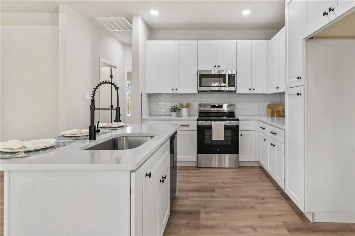 Single Family Residence For Sale in Hood County , 1001 Apache Ridge Road, Granbury, Texas 76048, 3 Bedroom, 2 Bathroom, 2 Garage spaces, 1,445 Sqft, built in 2026, mls#21378805, Real Estate Agent in Granbury, Homes For Sale in Hood county, Homes For Sale in Granbury, Realtor in Granbury Texas, Real Estate Brokerage Independent Realty Texas, Luminita Cordes Realtor