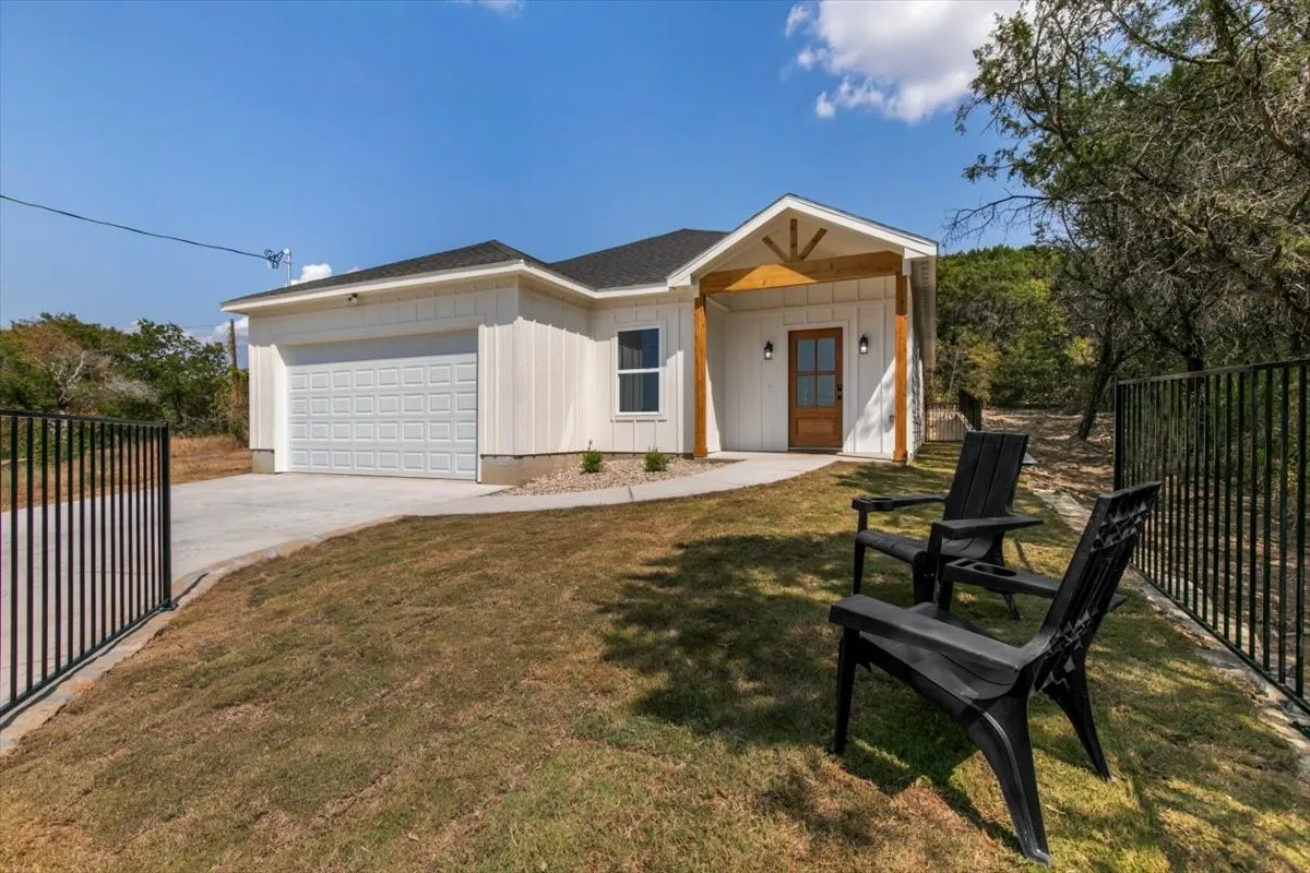 Single Family Residence For Sale in Hood County , 1001 Apache Ridge Road, Granbury, Texas 76048, 3 Bedroom, 2 Bathroom, 2 Garage spaces, 1,445 Sqft, built in 2026, mls#21378805, Real Estate Agent in Granbury, Homes For Sale in Hood county, Homes For Sale in Granbury, Realtor in Granbury Texas, Real Estate Brokerage Independent Realty Texas, Luminita Cordes Realtor