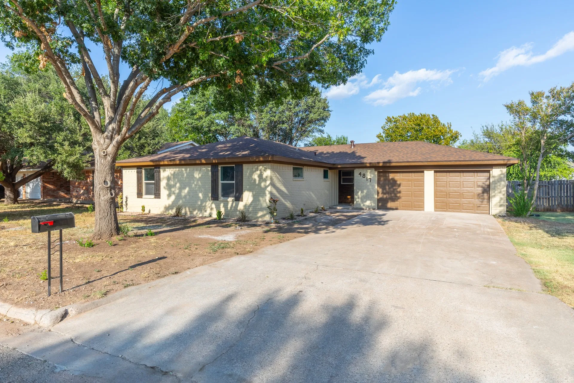 Single Family Residence For Sale in Taylor County , 4817 Mary Lou Lane, Abilene, Texas 79606, 3 Bedroom, 2 Bathroom, 2 Garage spaces, 1,630 Sqft, built in 1978, mls#21379500, Real Estate Agent in Abilene, Homes For Sale in Taylor county, Homes For Sale in Abilene, Realtor in Abilene Texas, Real Estate Brokerage Independent Realty Texas, Luminita Cordes Realtor