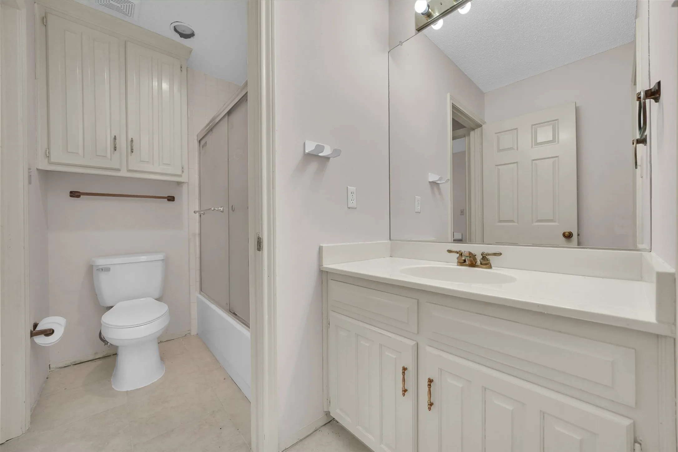Single Family Residence For Rent in Dallas County , 2105 Rolling Oak Lane, Garland, Texas 75044, 4 Bedroom, 3 Bathroom, 2 Garage spaces, 2,623 Sqft, built in 1987, mls#21379518, Real Estate Agent in Garland, Homes For Rent in Dallas county, Homes For Rent in Garland, Realtor in Garland Texas, Real Estate Brokerage Independent Realty Texas, Luminita Cordes Realtor