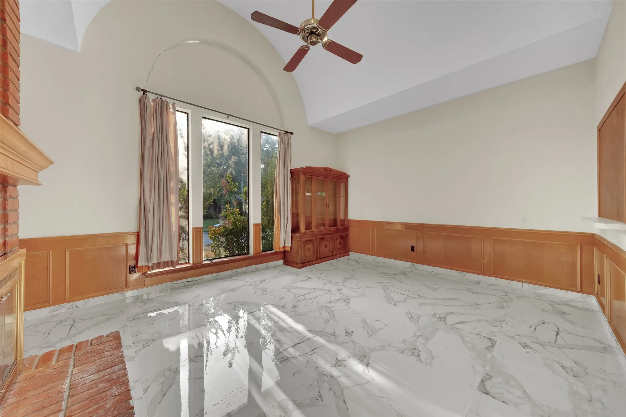 Single Family Residence For Rent in Dallas County , 2105 Rolling Oak Lane, Garland, Texas 75044, 4 Bedroom, 3 Bathroom, 2 Garage spaces, 2,623 Sqft, built in 1987, mls#21379518, Real Estate Agent in Garland, Homes For Rent in Dallas county, Homes For Rent in Garland, Realtor in Garland Texas, Real Estate Brokerage Independent Realty Texas, Luminita Cordes Realtor