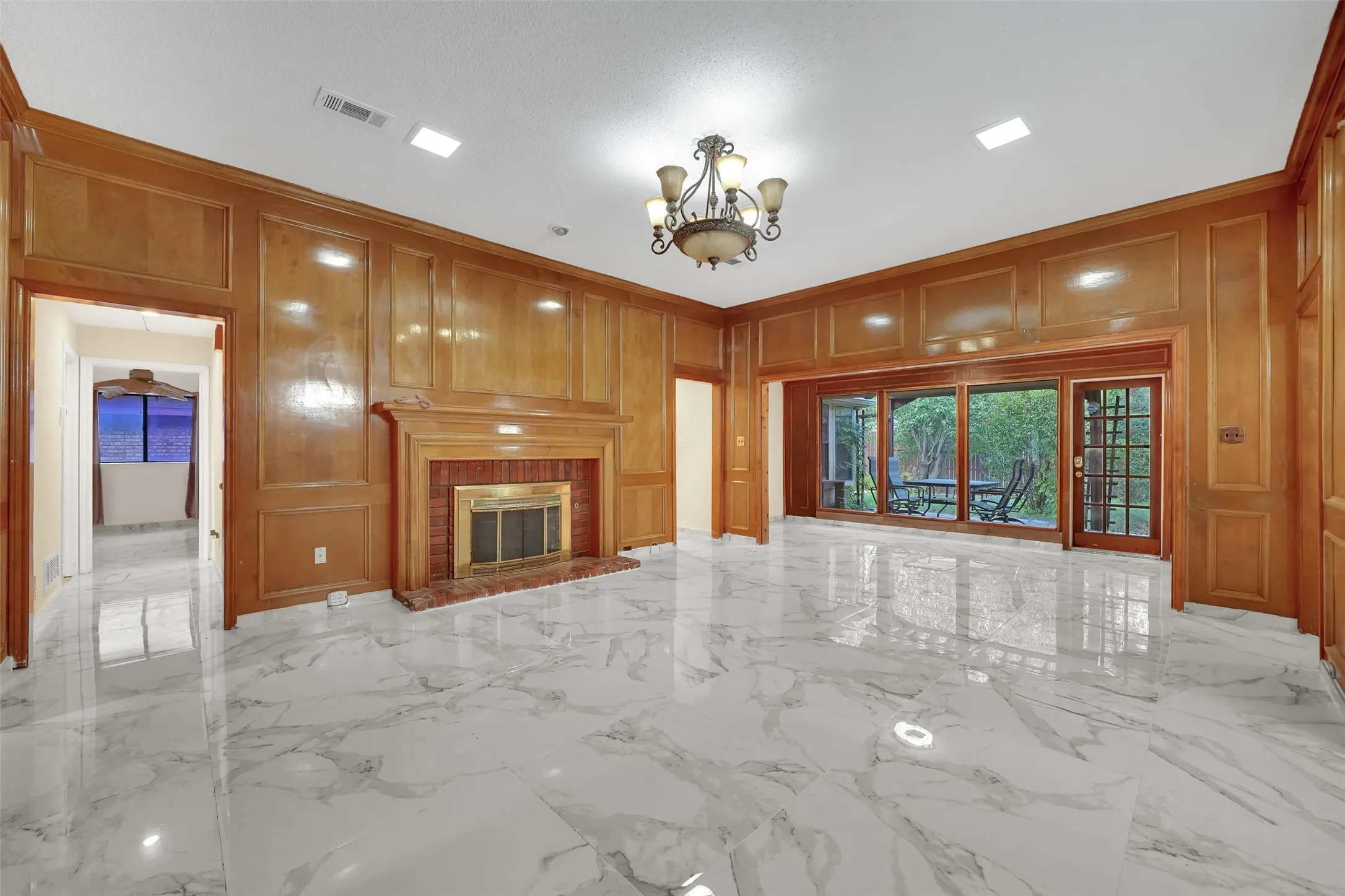 Single Family Residence For Rent in Dallas County , 2105 Rolling Oak Lane, Garland, Texas 75044, 4 Bedroom, 3 Bathroom, 2 Garage spaces, 2,623 Sqft, built in 1987, mls#21379518, Real Estate Agent in Garland, Homes For Rent in Dallas county, Homes For Rent in Garland, Realtor in Garland Texas, Real Estate Brokerage Independent Realty Texas, Luminita Cordes Realtor