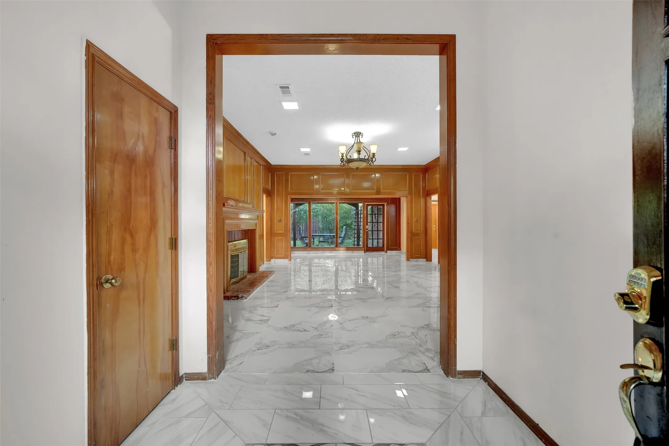 Single Family Residence For Rent in Dallas County , 2105 Rolling Oak Lane, Garland, Texas 75044, 4 Bedroom, 3 Bathroom, 2 Garage spaces, 2,623 Sqft, built in 1987, mls#21379518, Real Estate Agent in Garland, Homes For Rent in Dallas county, Homes For Rent in Garland, Realtor in Garland Texas, Real Estate Brokerage Independent Realty Texas, Luminita Cordes Realtor
