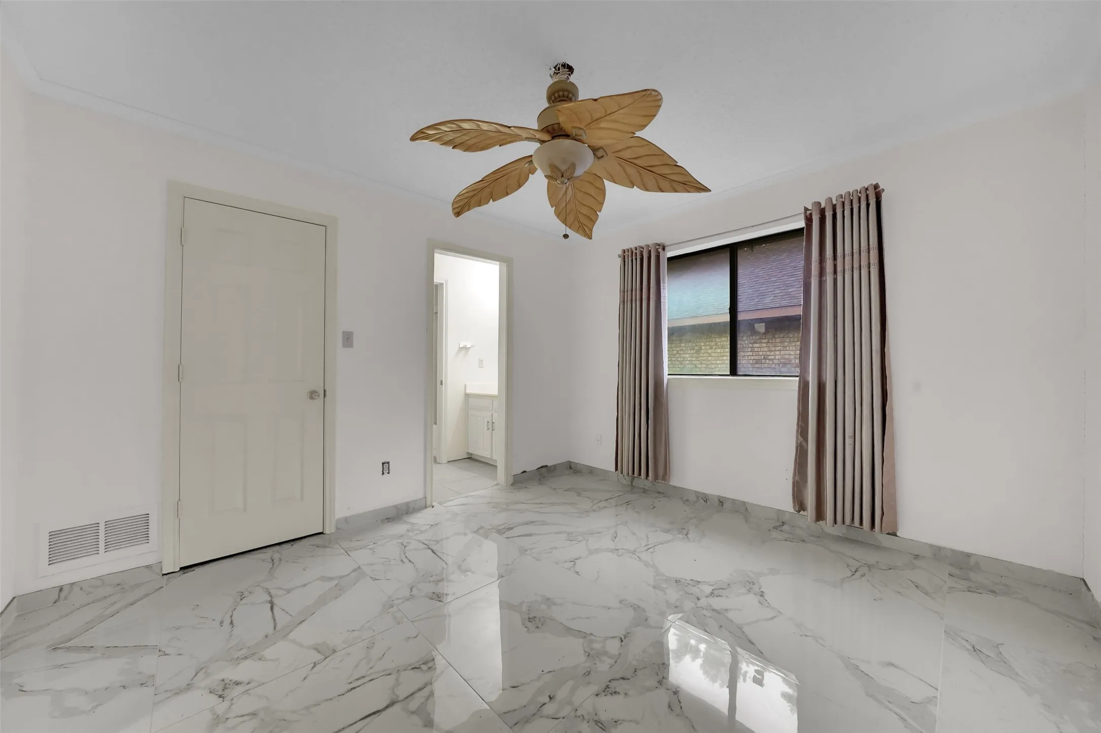 Single Family Residence For Rent in Dallas County , 2105 Rolling Oak Lane, Garland, Texas 75044, 4 Bedroom, 3 Bathroom, 2 Garage spaces, 2,623 Sqft, built in 1987, mls#21379518, Real Estate Agent in Garland, Homes For Rent in Dallas county, Homes For Rent in Garland, Realtor in Garland Texas, Real Estate Brokerage Independent Realty Texas, Luminita Cordes Realtor