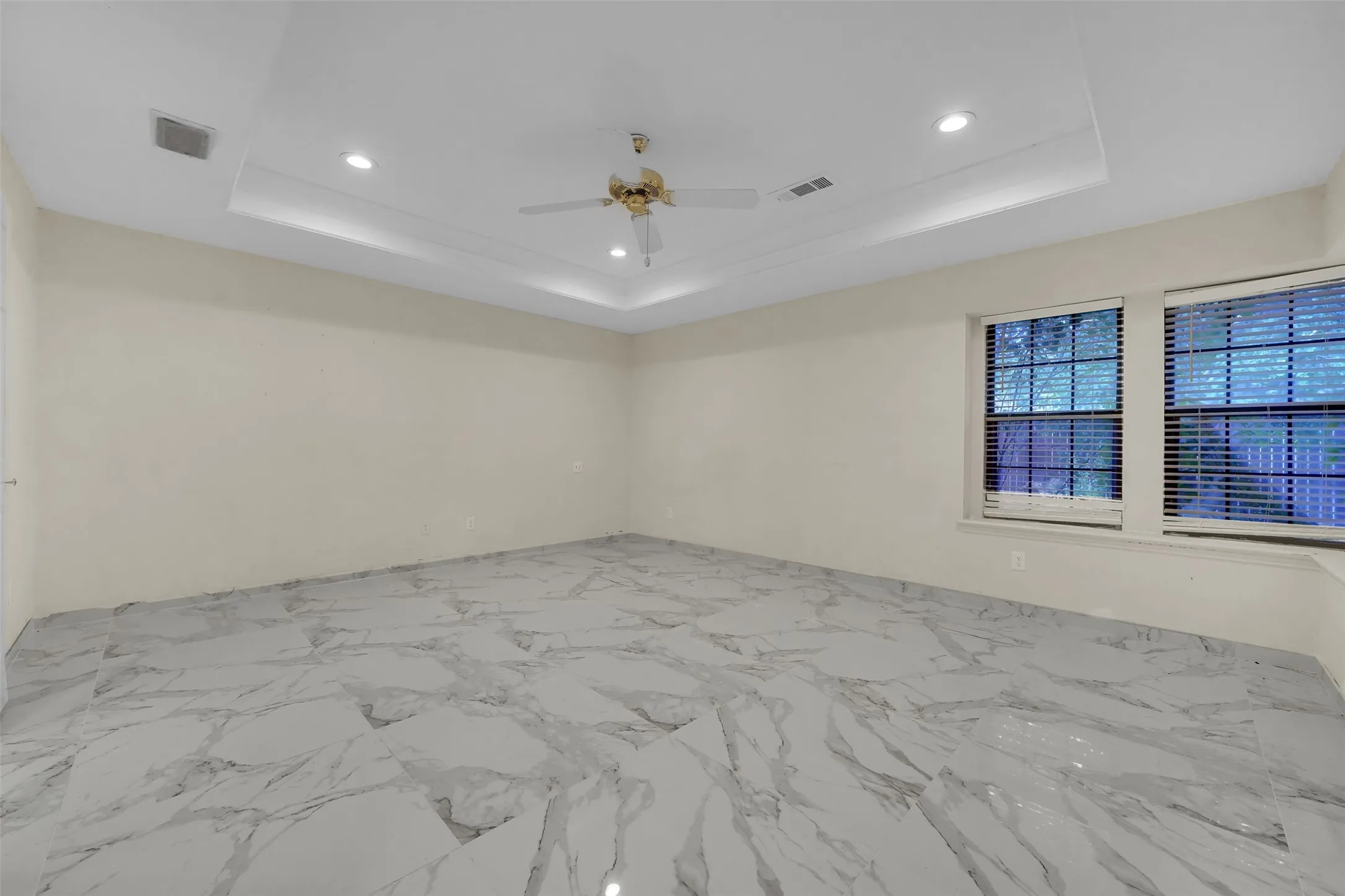 Single Family Residence For Rent in Dallas County , 2105 Rolling Oak Lane, Garland, Texas 75044, 4 Bedroom, 3 Bathroom, 2 Garage spaces, 2,623 Sqft, built in 1987, mls#21379518, Real Estate Agent in Garland, Homes For Rent in Dallas county, Homes For Rent in Garland, Realtor in Garland Texas, Real Estate Brokerage Independent Realty Texas, Luminita Cordes Realtor
